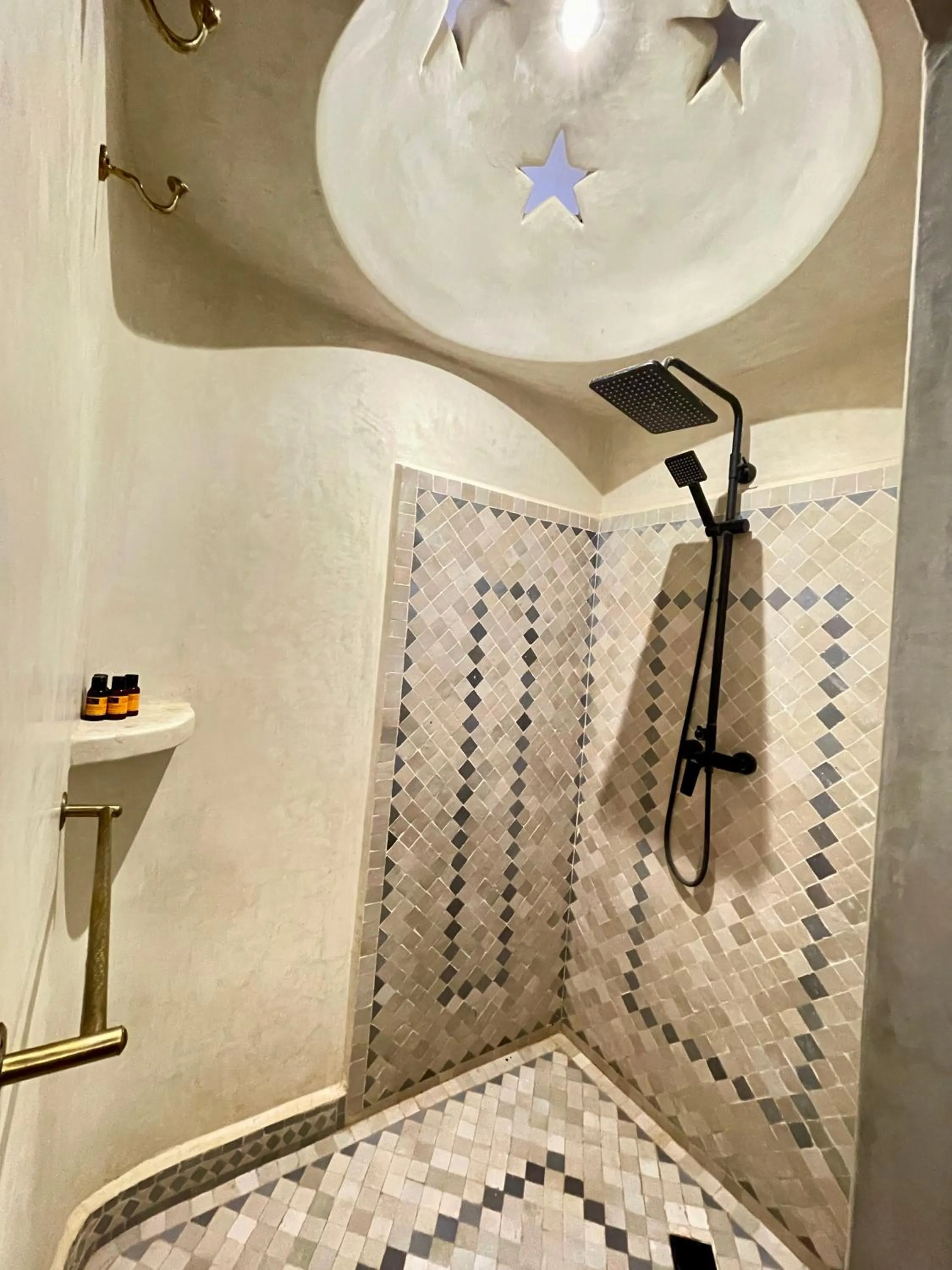 Shower in Bab Rimal - Desert Hotel in M'hamid El Ghizlane