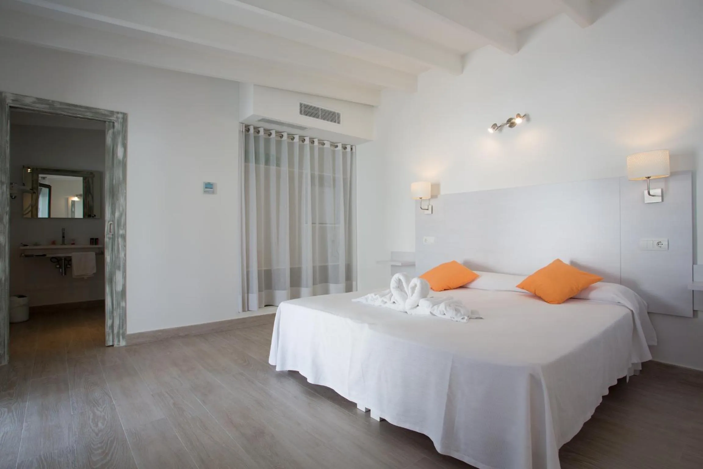 Bed in Hotel Rosamar - Emar Hotels