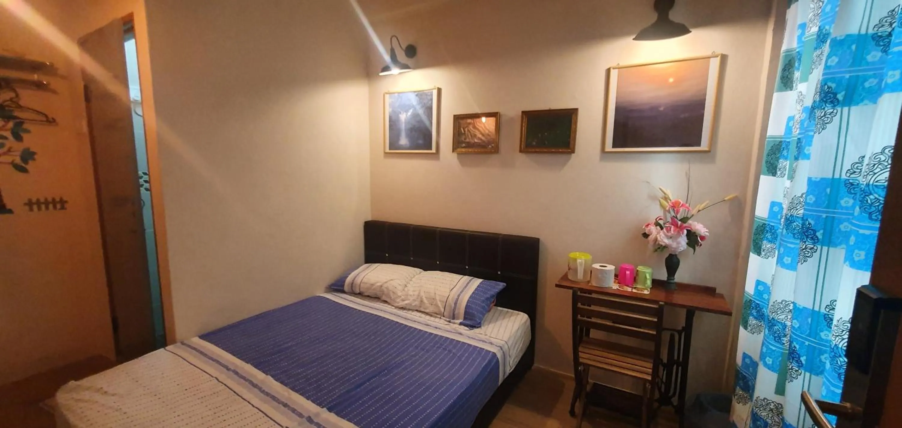 Bathroom, Bed in Lodge 163 Ventures