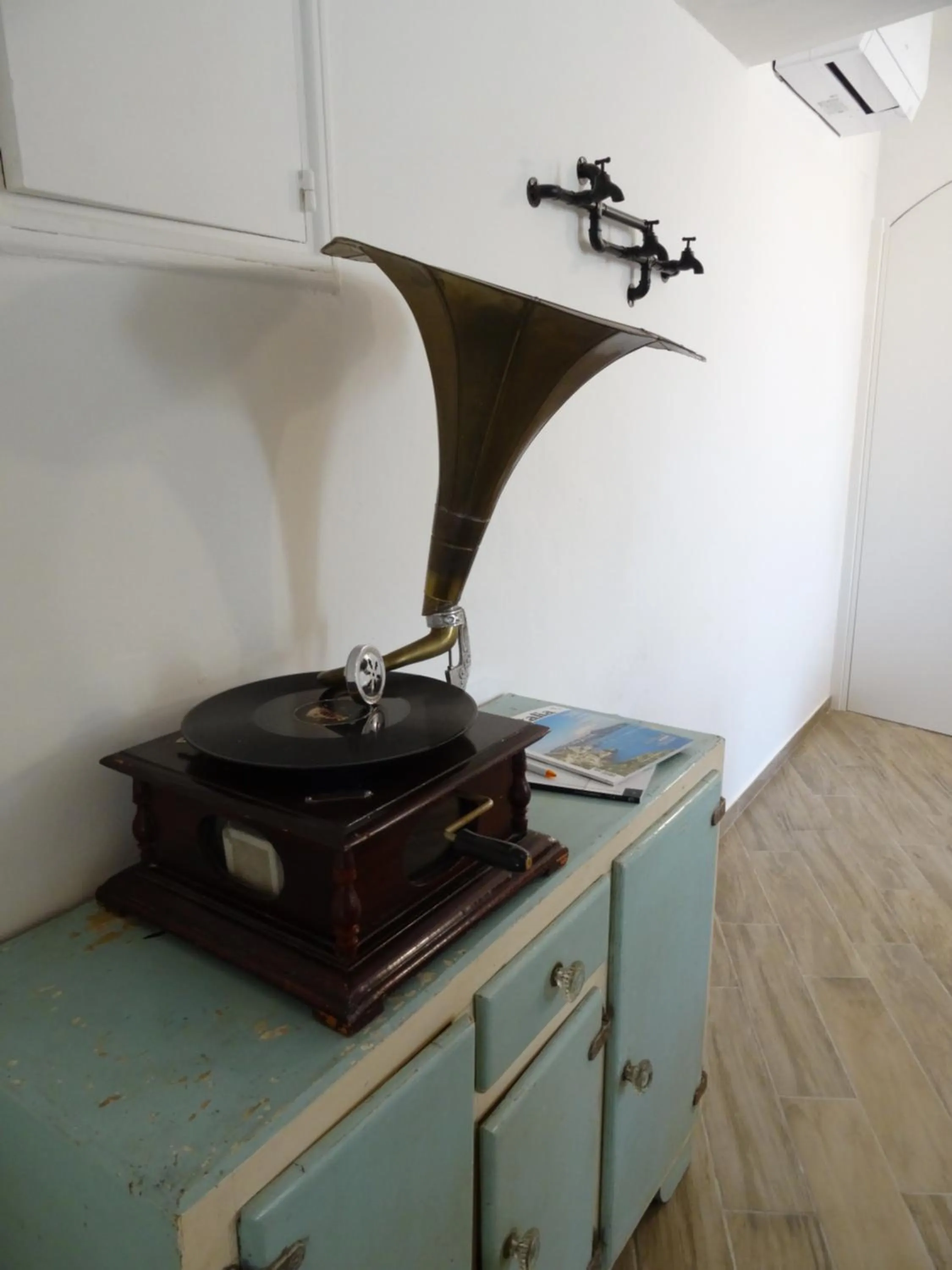 hair dresser in LA DIMORA DELLE 3 ZIE