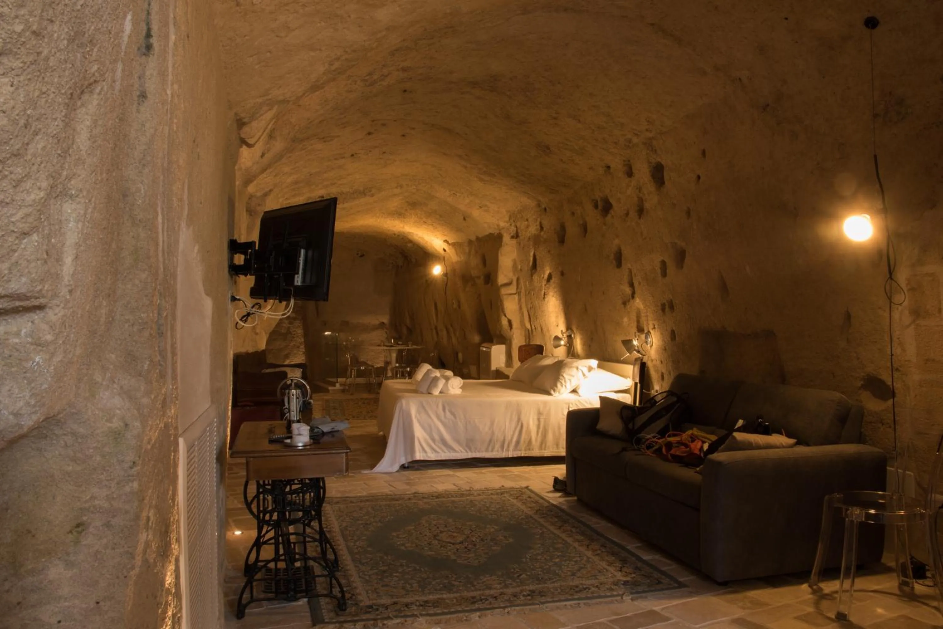 Living room, Bed in LA DIMORA DELLE 3 ZIE