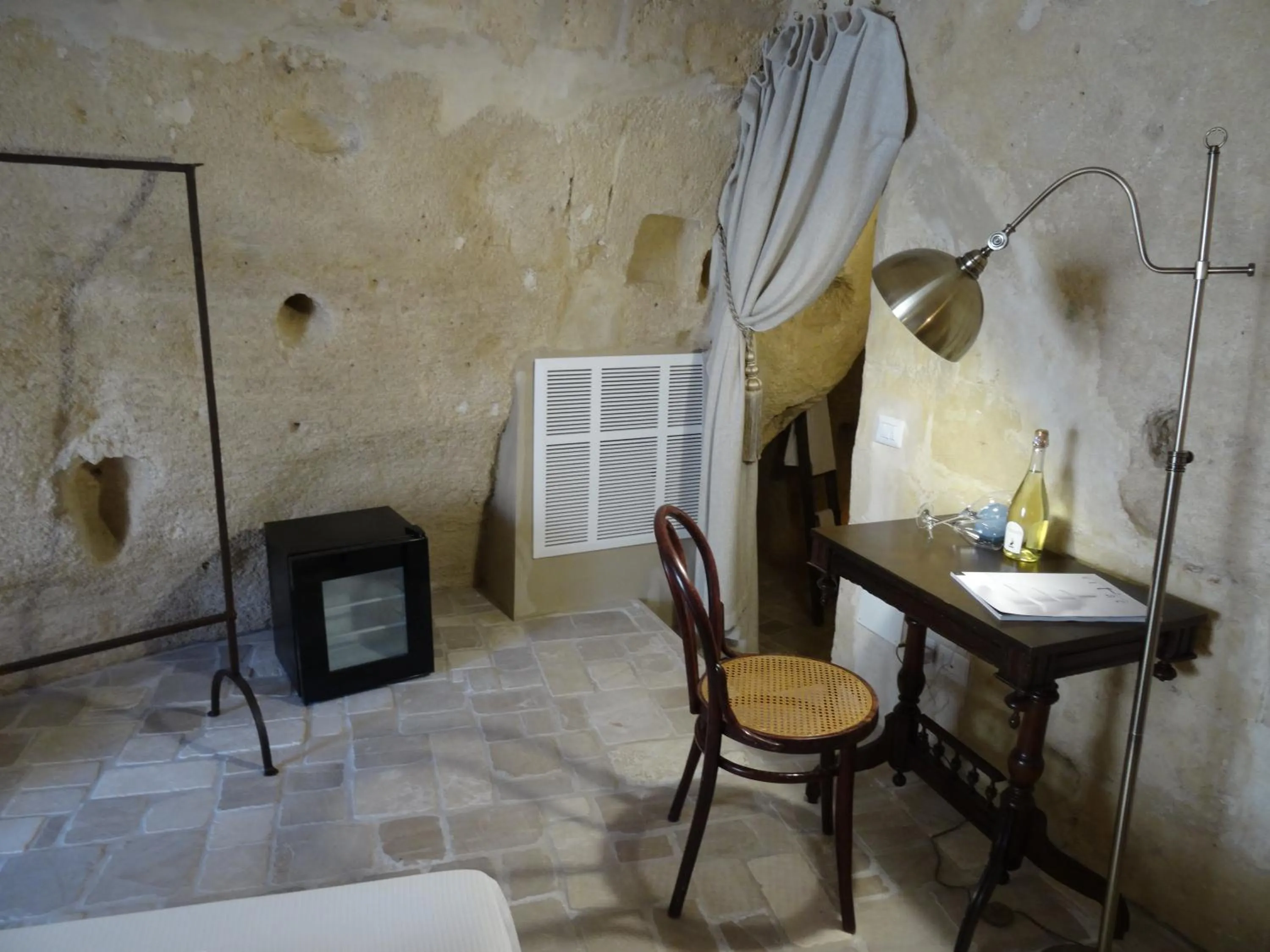 Living room, Bed in LA DIMORA DELLE 3 ZIE