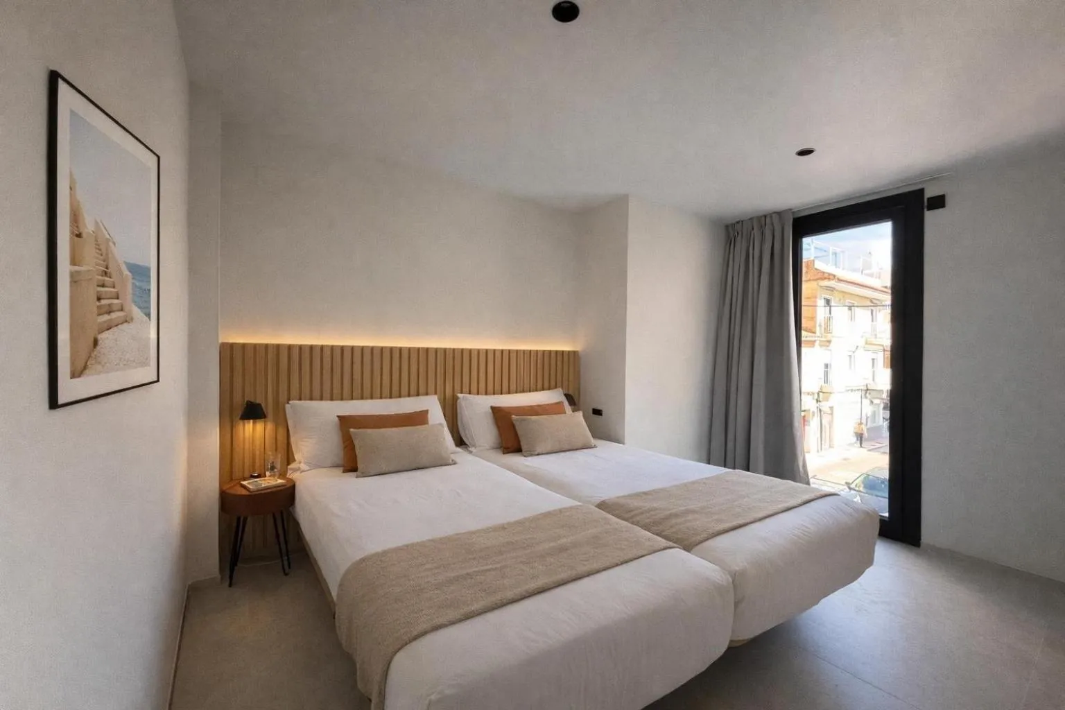 Hugo Beach Hotel & Apartments