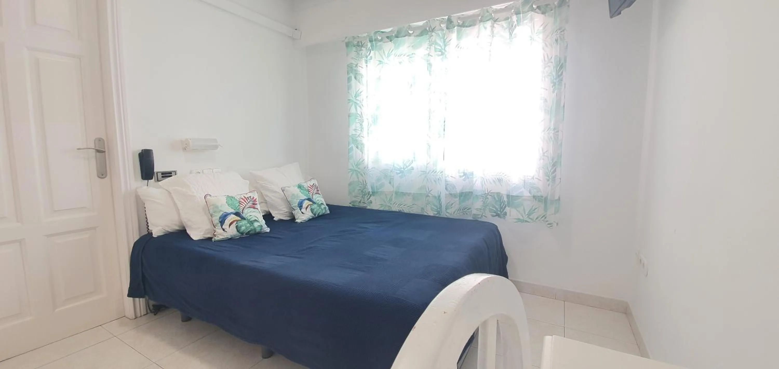 Bedroom, Bed in Hugo Beach Hotel & Apartments