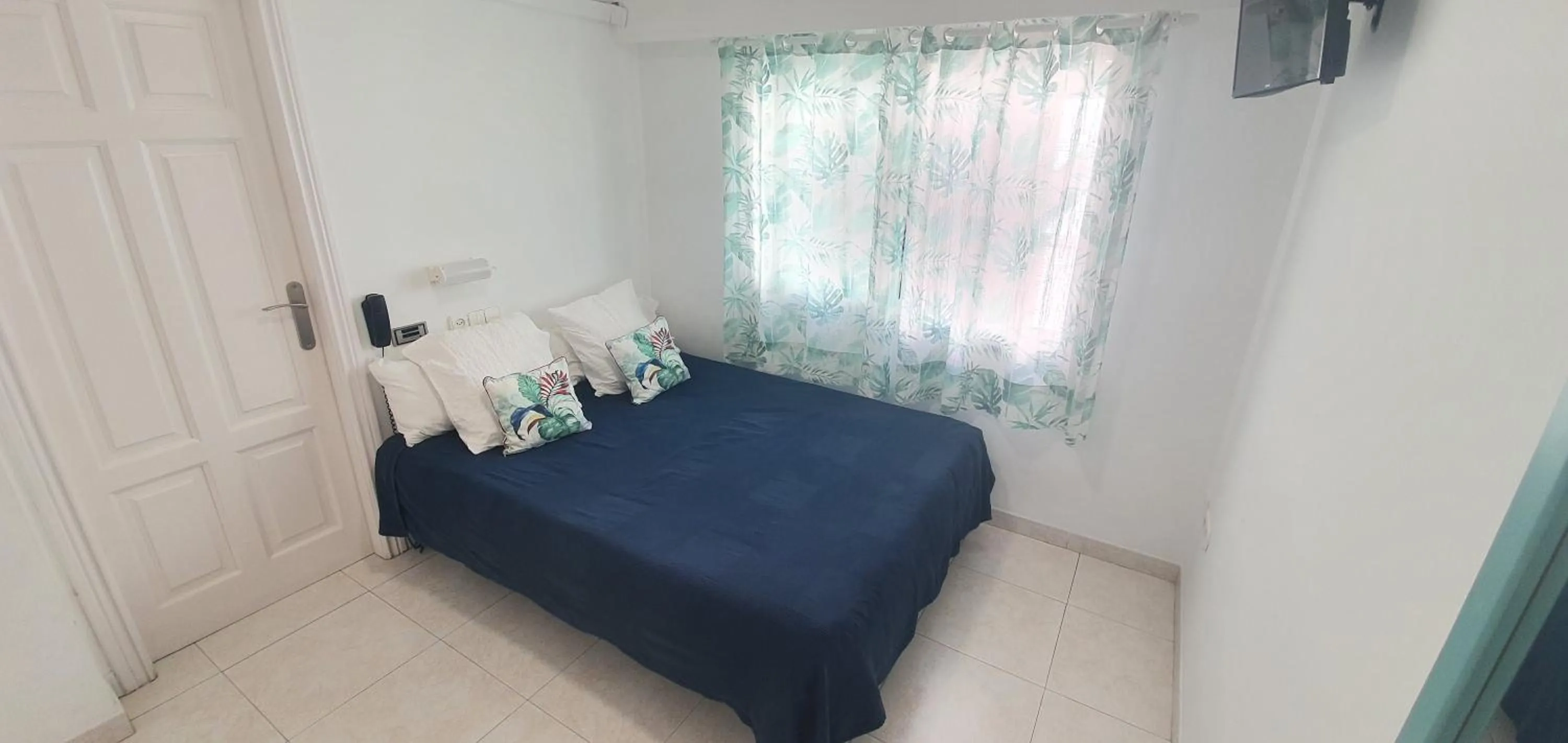 Bedroom, Bed in Hugo Beach Hotel & Apartments