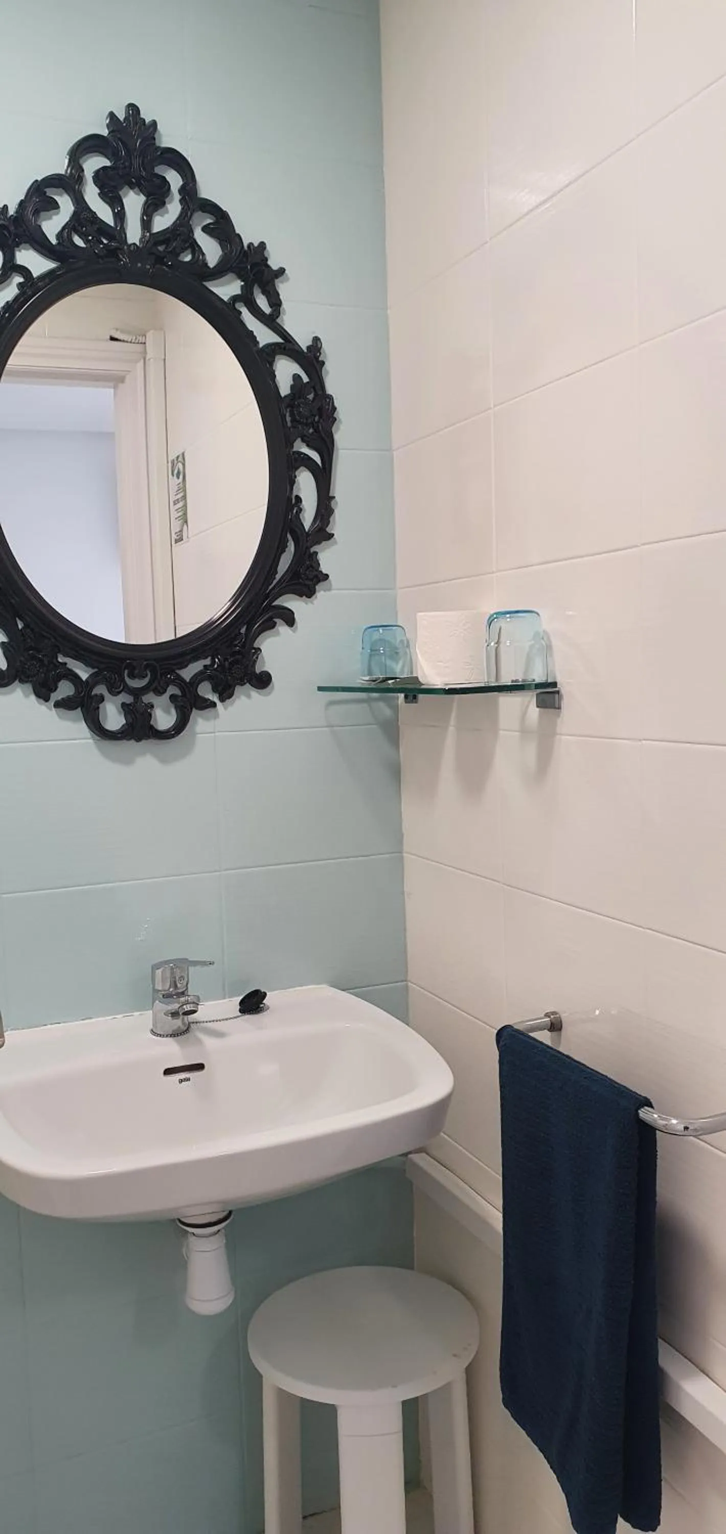 Bathroom in Hugo Beach Hotel & Apartments