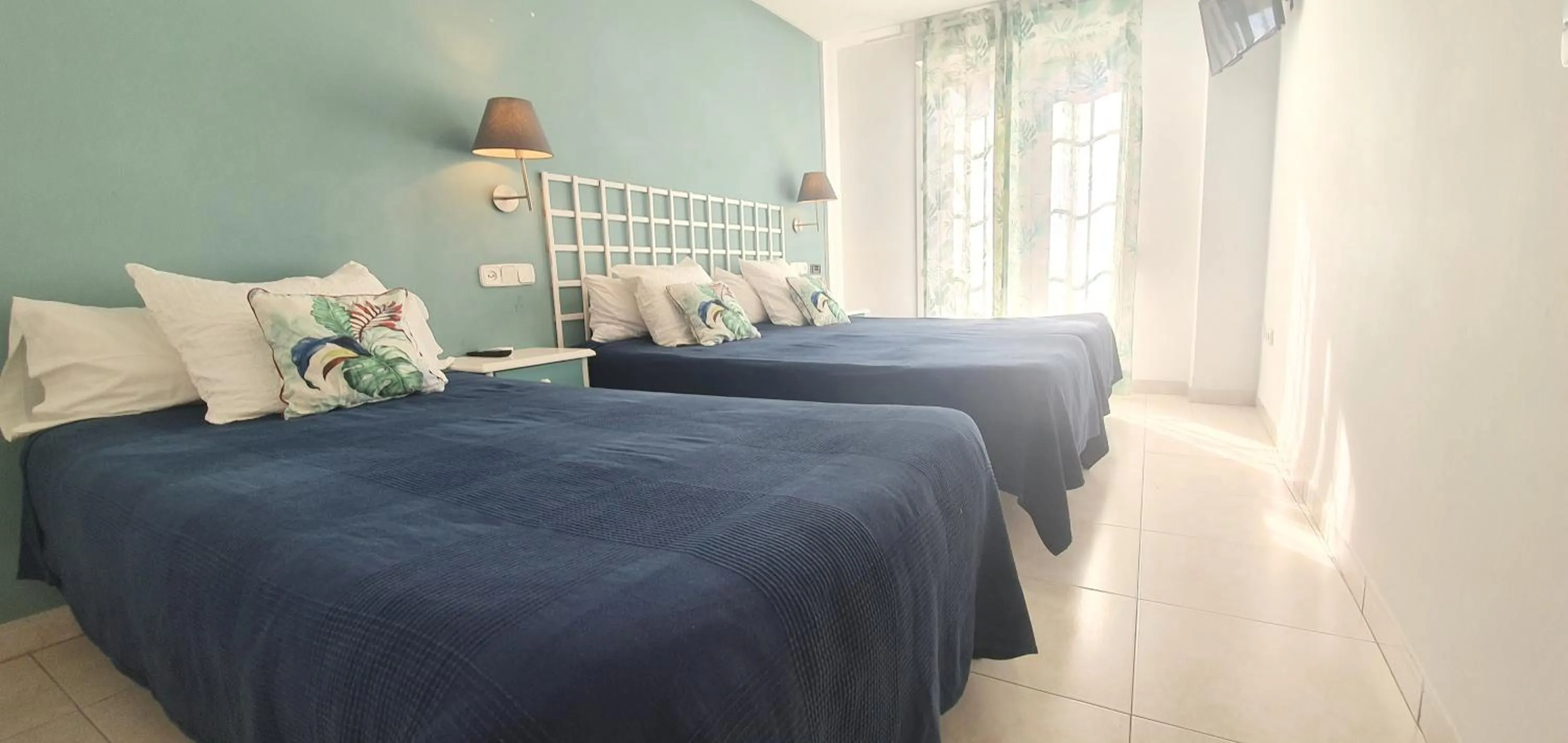 Bedroom, Bed in Hugo Beach Hotel & Apartments