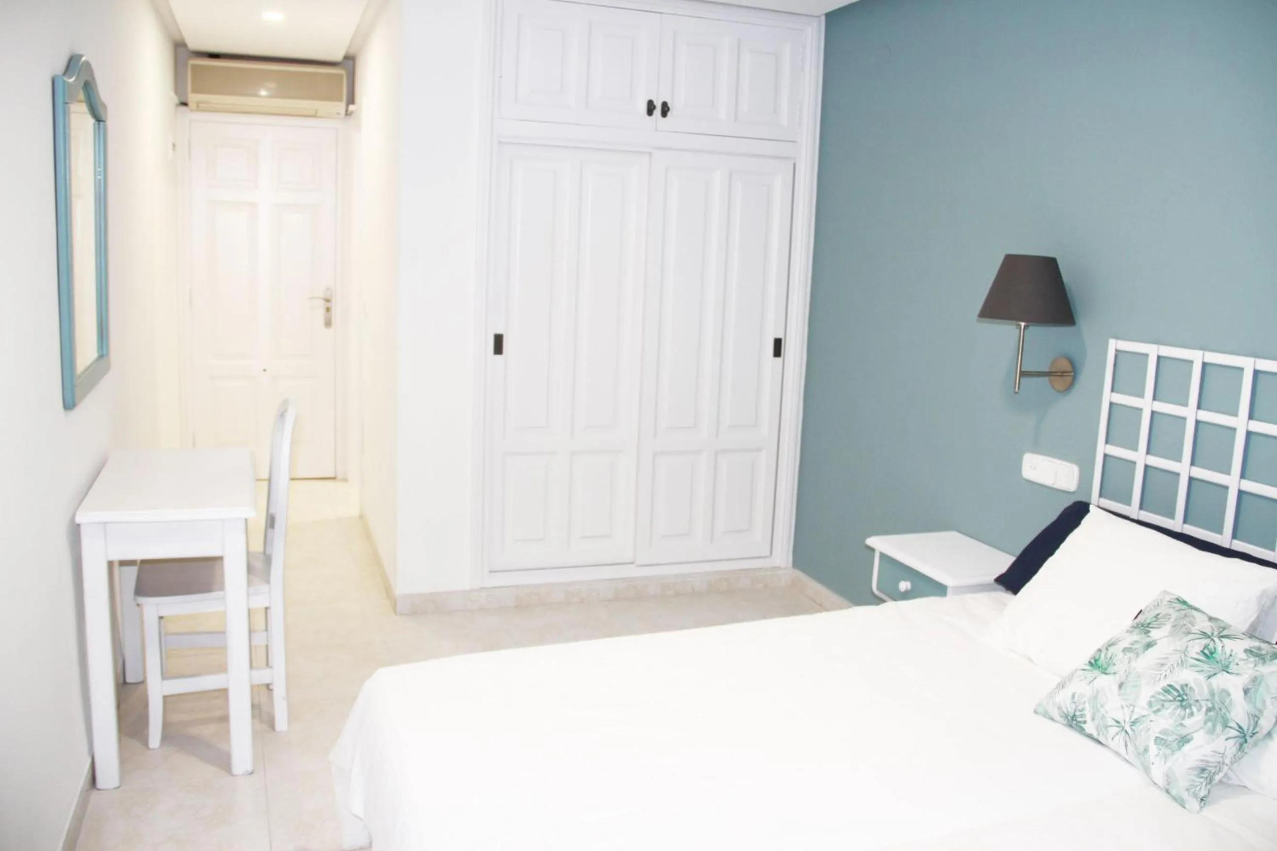 Photo of the whole room, Bed in Hugo Beach Hotel & Apartments