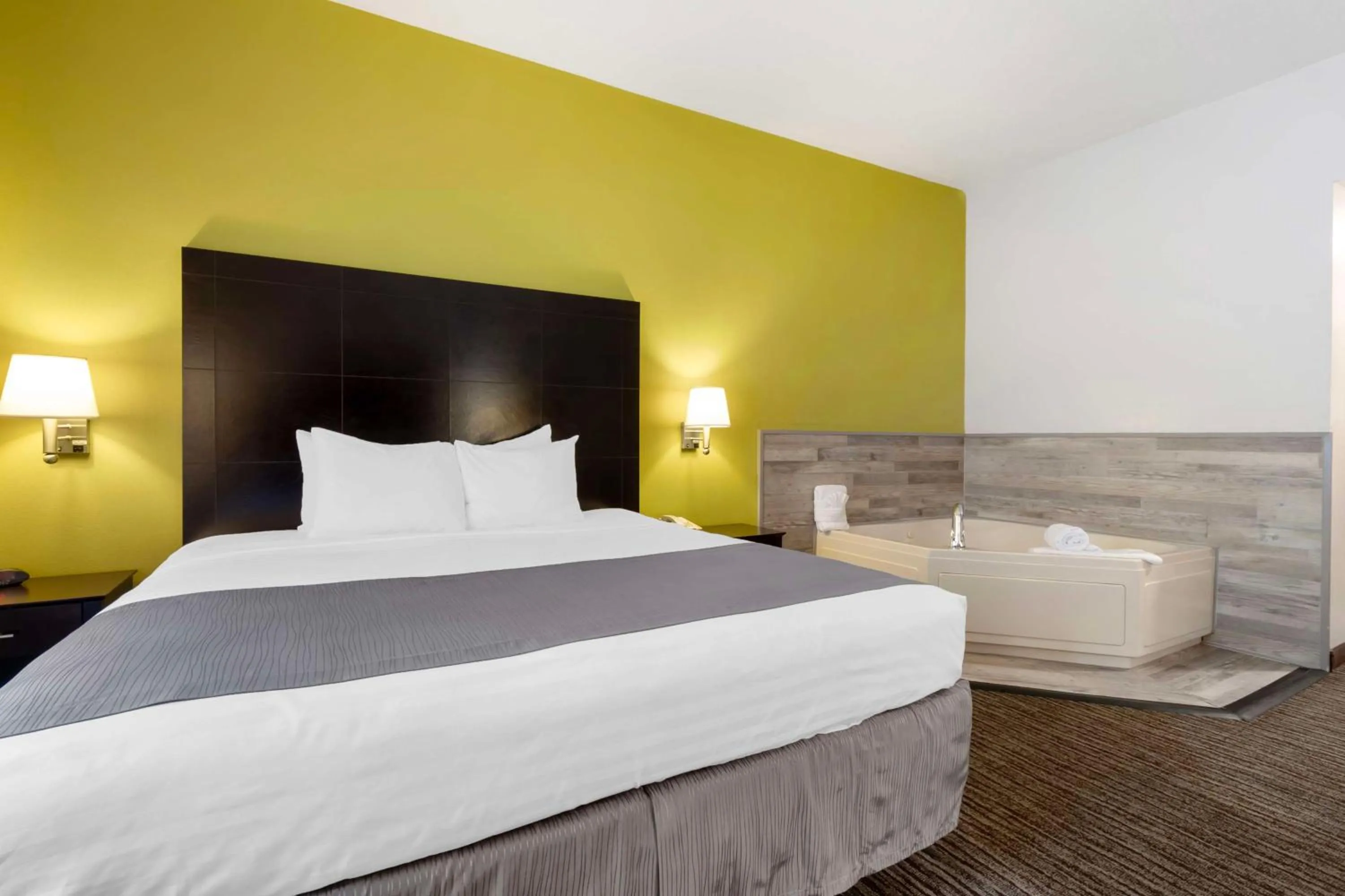 Bedroom, Bed in Best Western Magnolia Inn and Suites