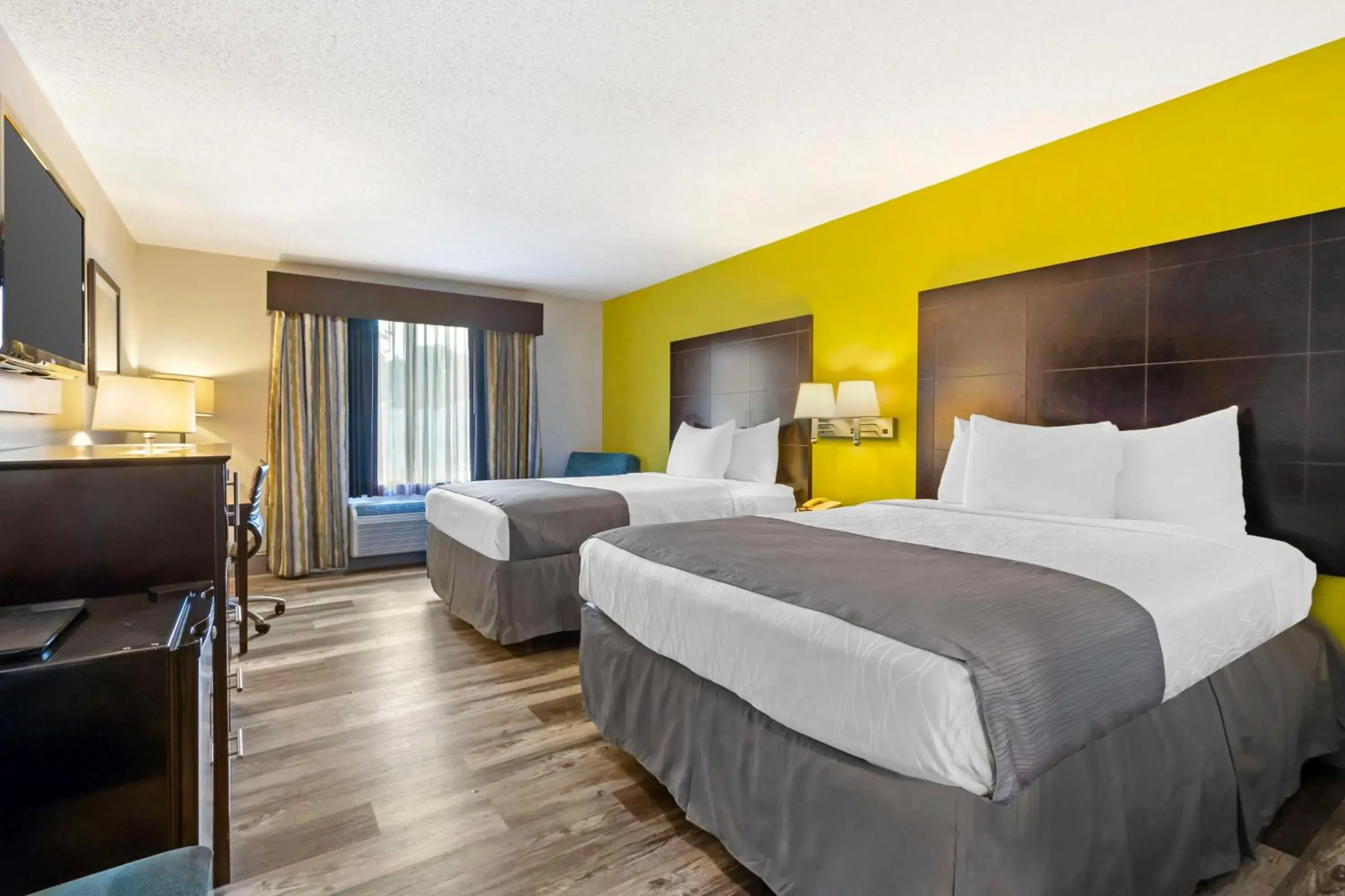 Queen Room with Two Queen Beds - Non-Smoking in Best Western Magnolia Inn and Suites Queen Room with Two Queen Beds - Non-Smoking in Best Western Magnolia Inn and Suites