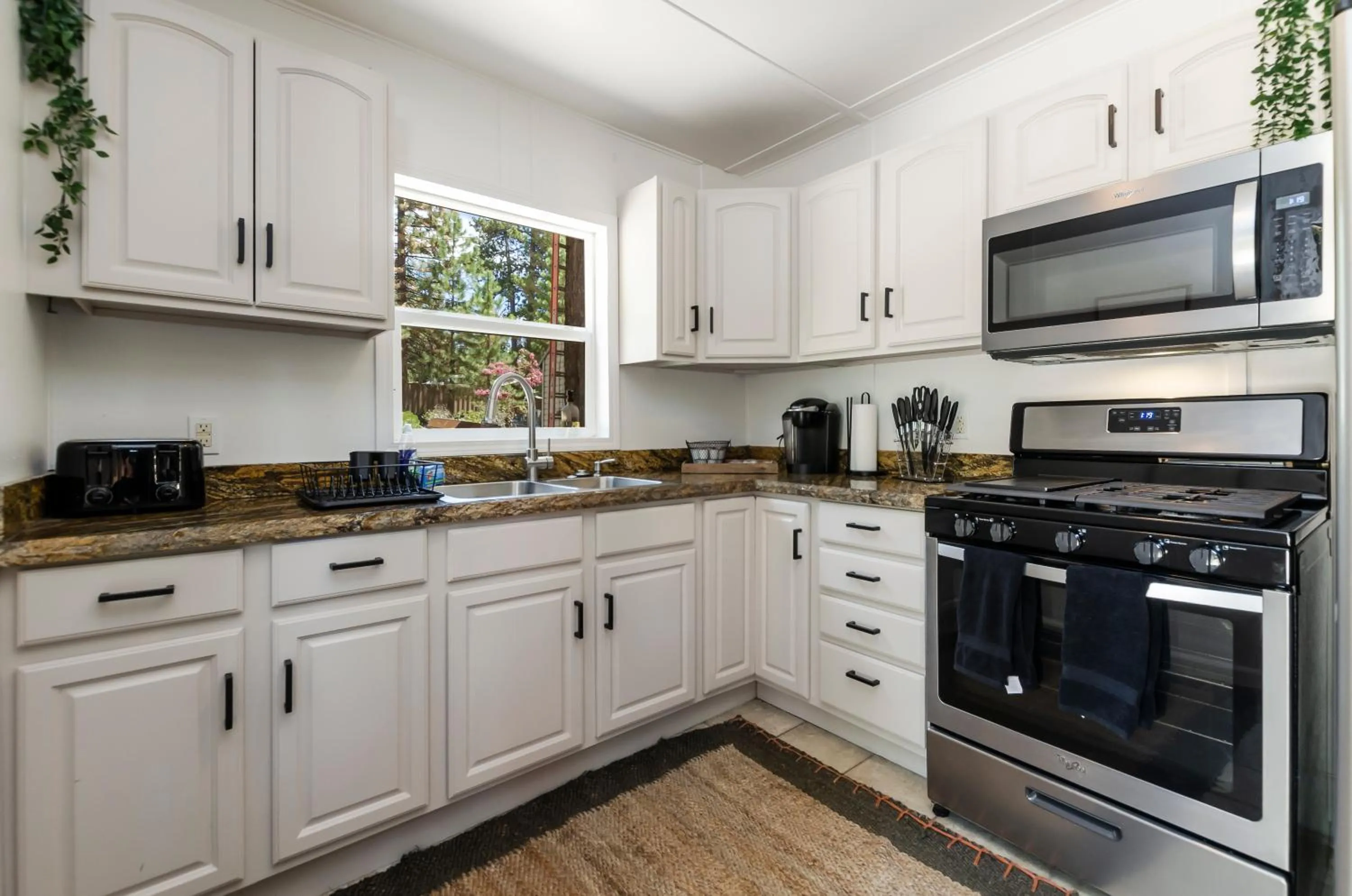 Kitchen or kitchenette in Firelite Lodge