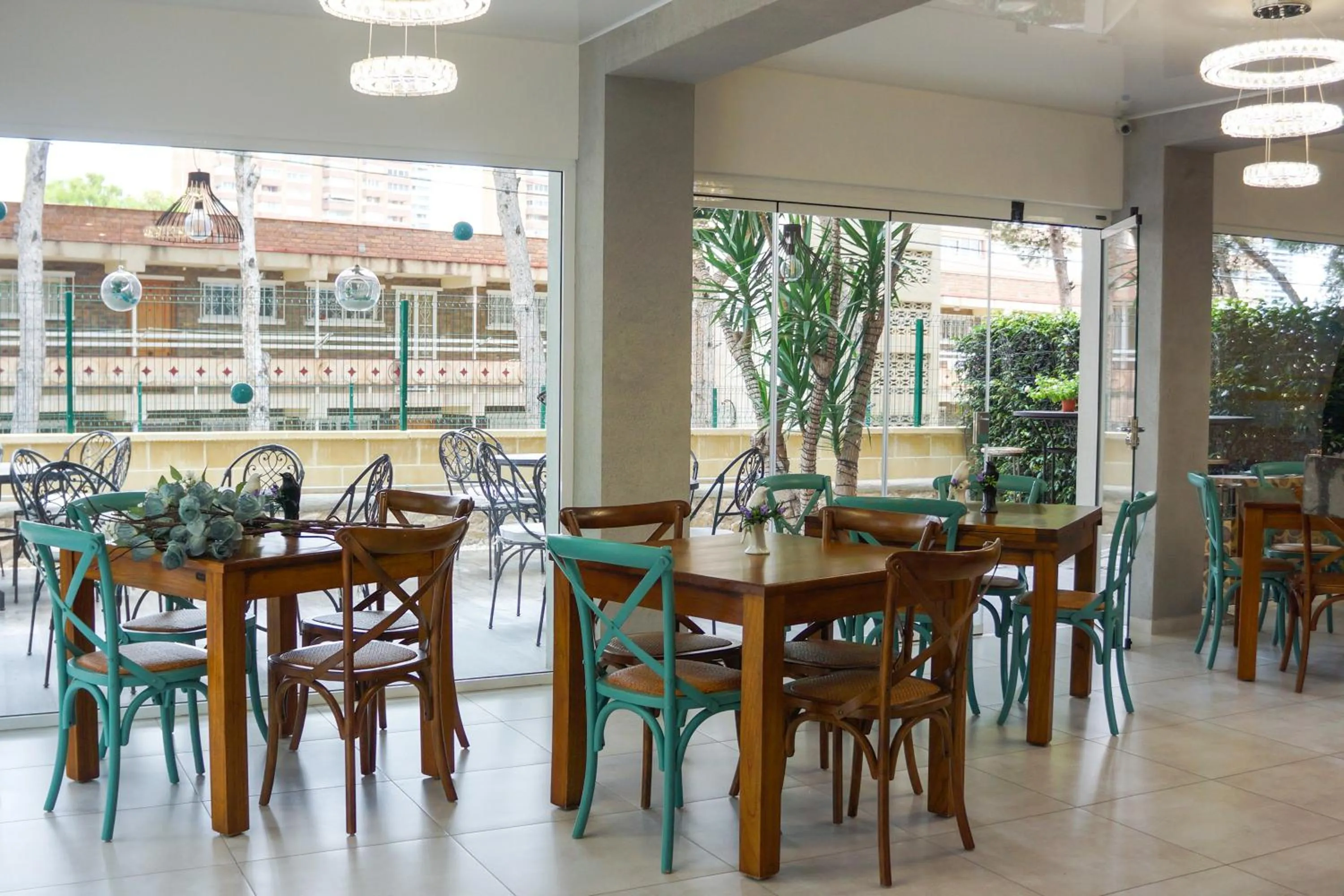 Restaurant/places to eat in Apartamentos Sofia