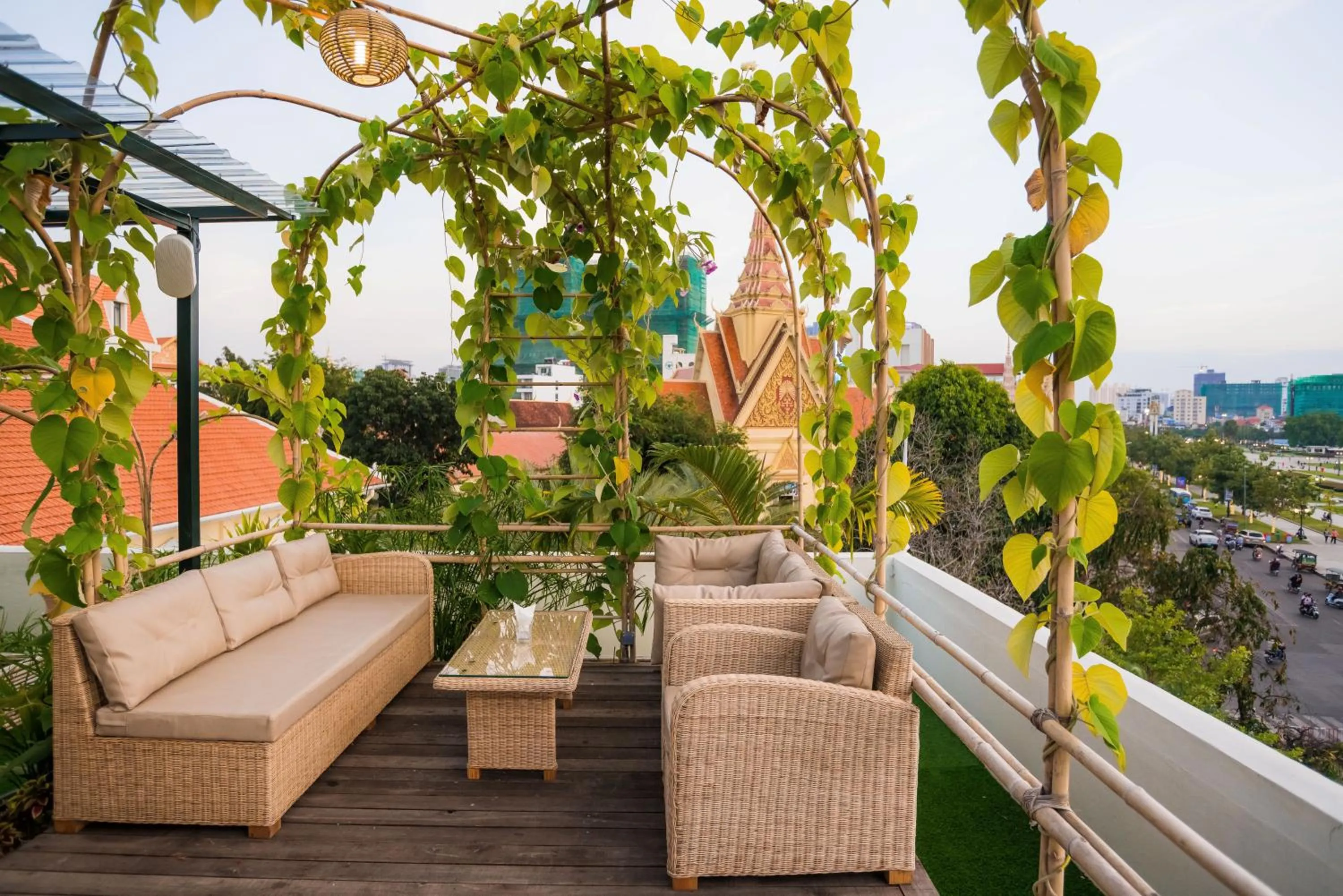 Restaurant/places to eat in Palace Gate Hotel & Resort by EHM