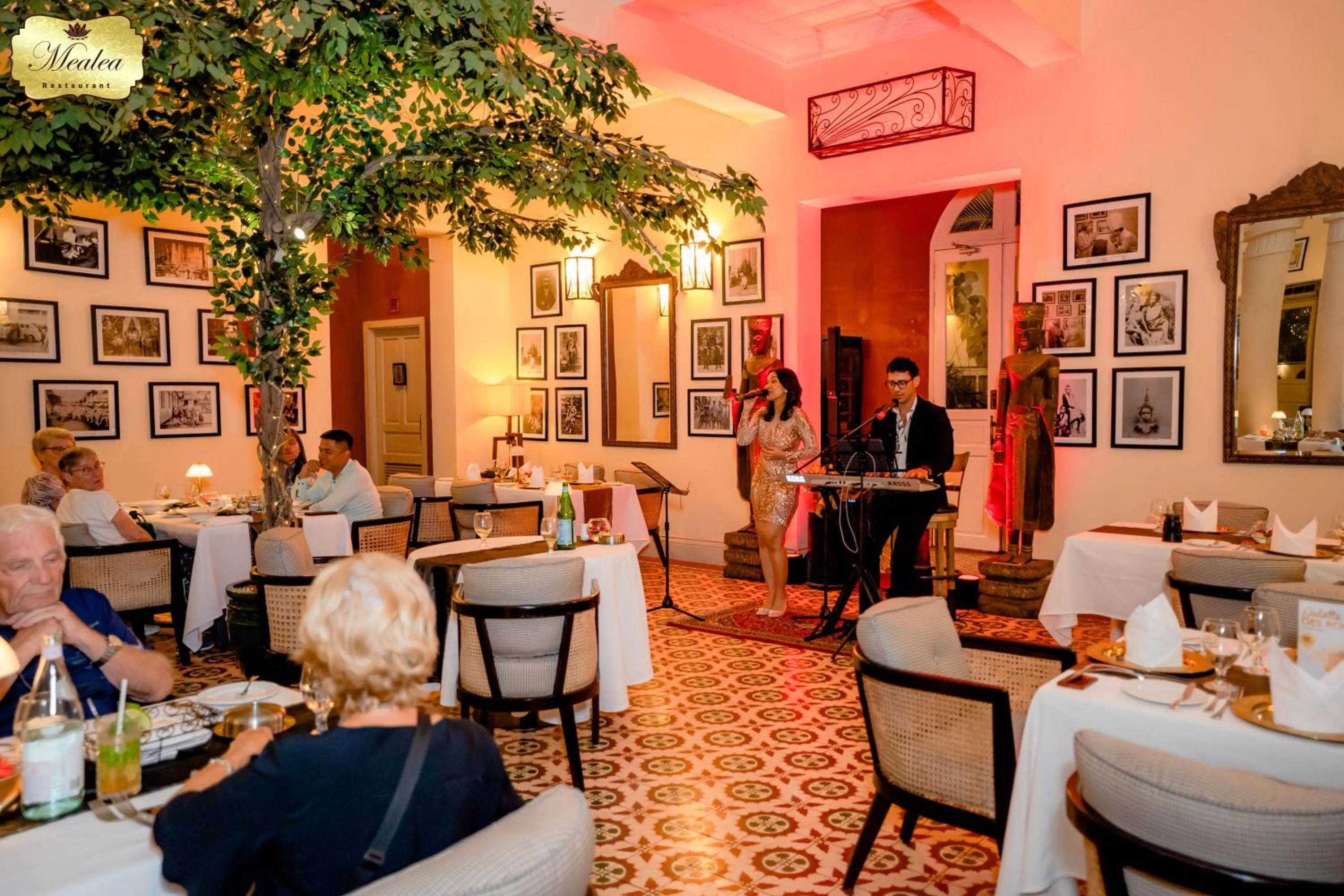 Restaurant/places to eat in Palace Gate Hotel & Resort by EHM