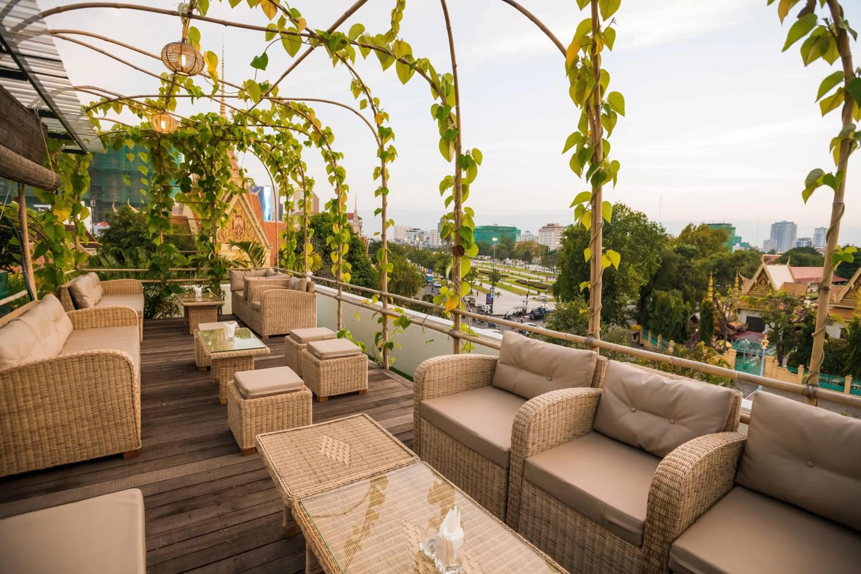 Restaurant/places to eat in Palace Gate Hotel & Resort by EHM