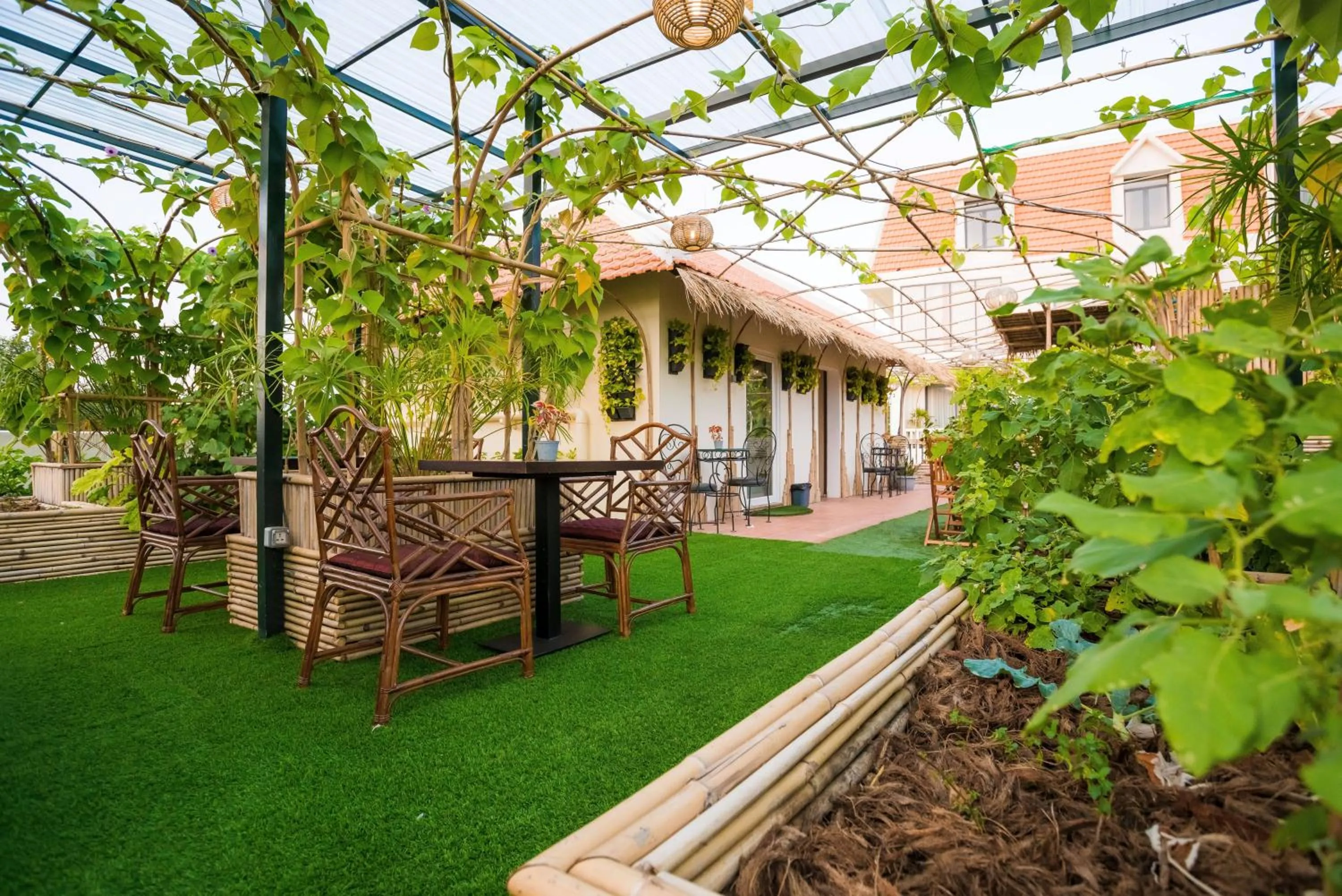 Restaurant/places to eat in Palace Gate Hotel & Resort by EHM