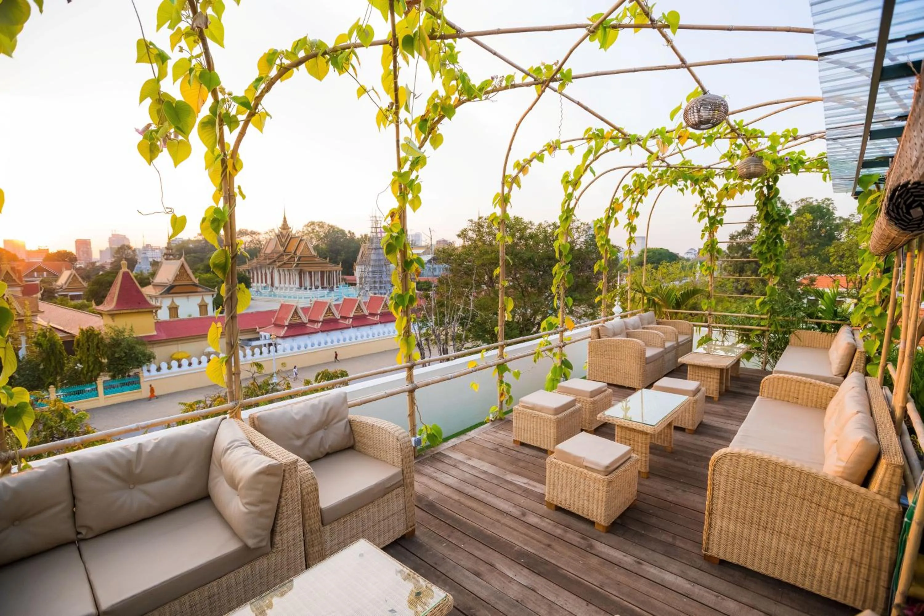 Restaurant/places to eat in Palace Gate Hotel & Resort by EHM