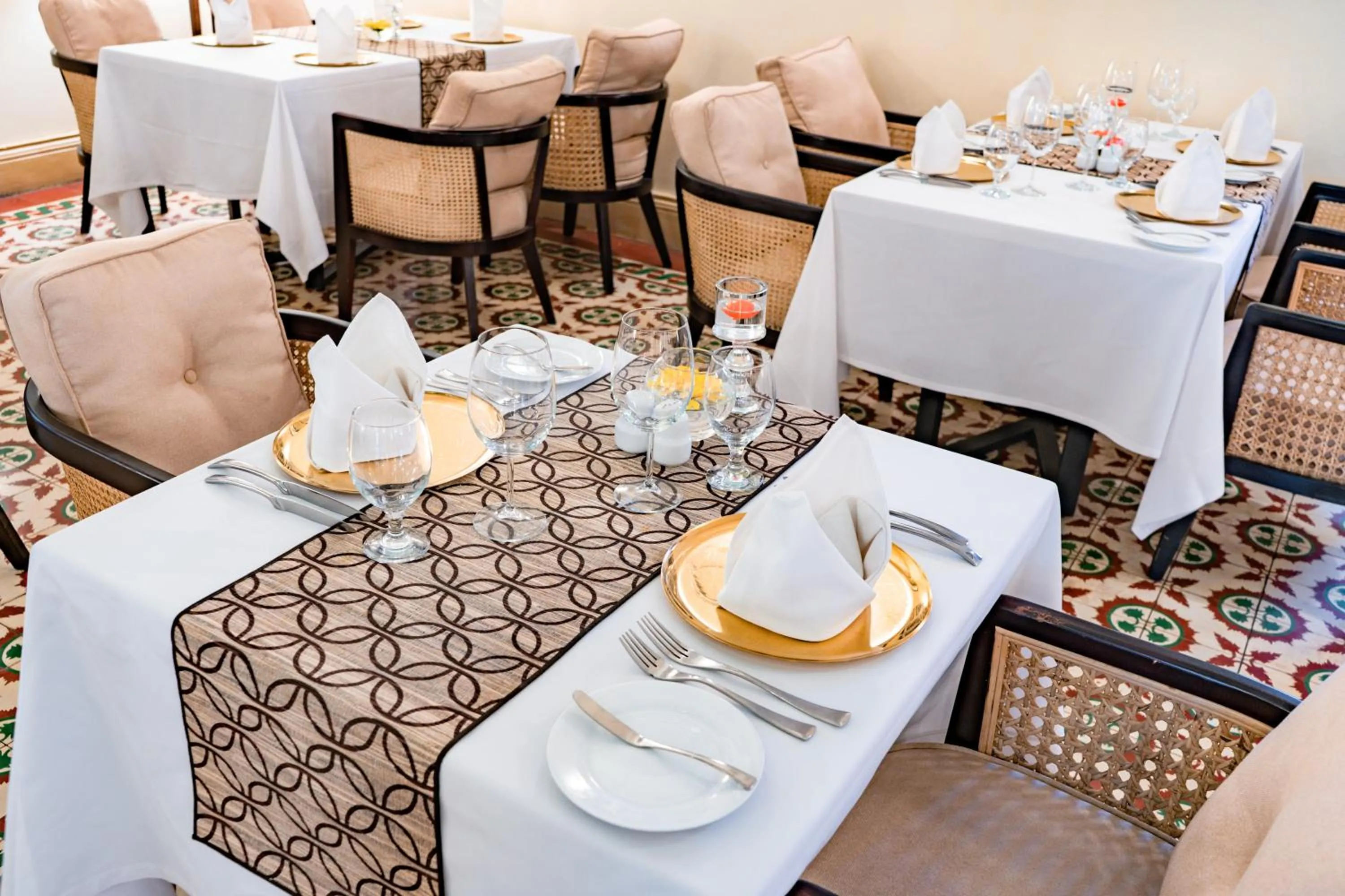 Restaurant/places to eat in Palace Gate Hotel & Resort by EHM