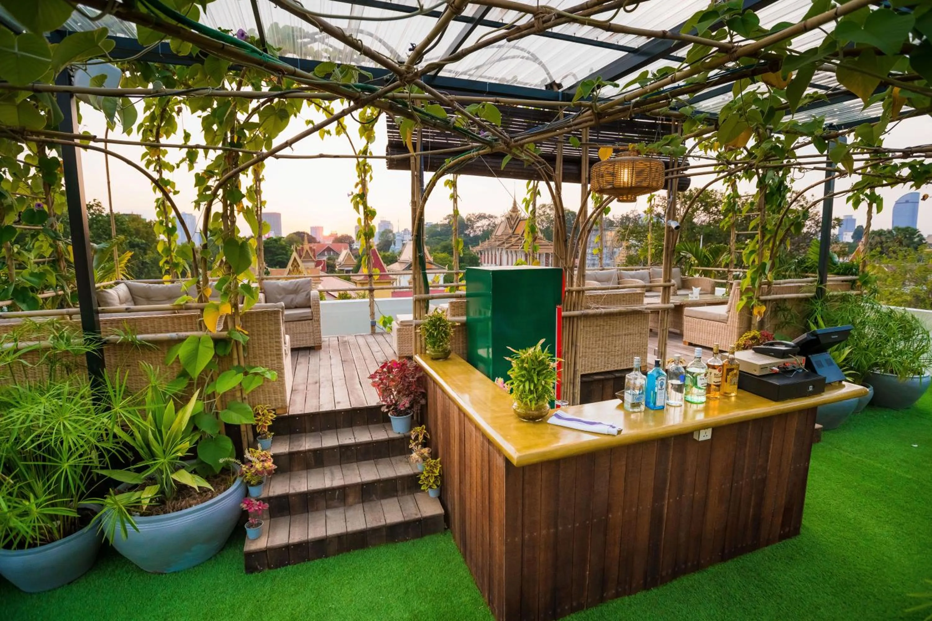 Restaurant/places to eat in Palace Gate Hotel & Resort by EHM