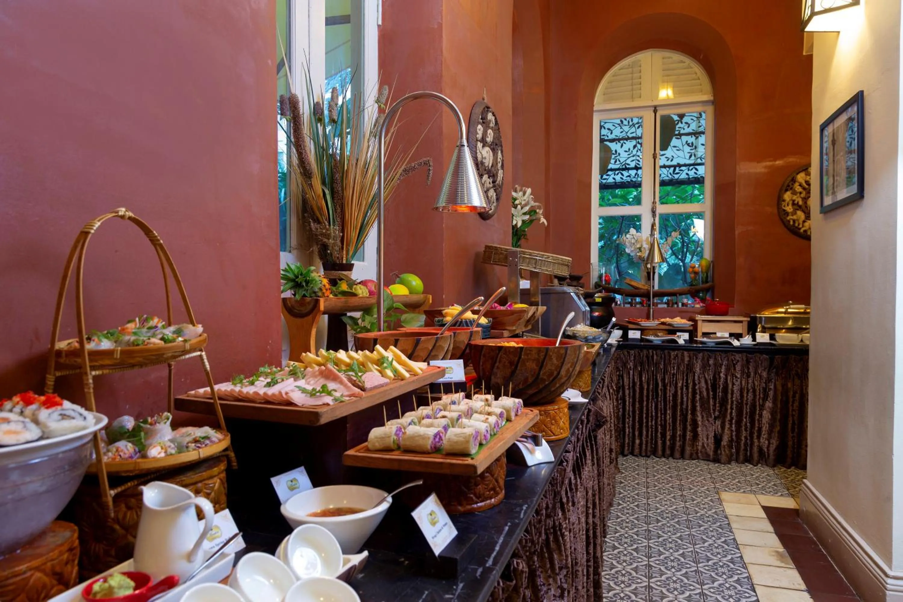 Restaurant/places to eat in Palace Gate Hotel & Resort by EHM