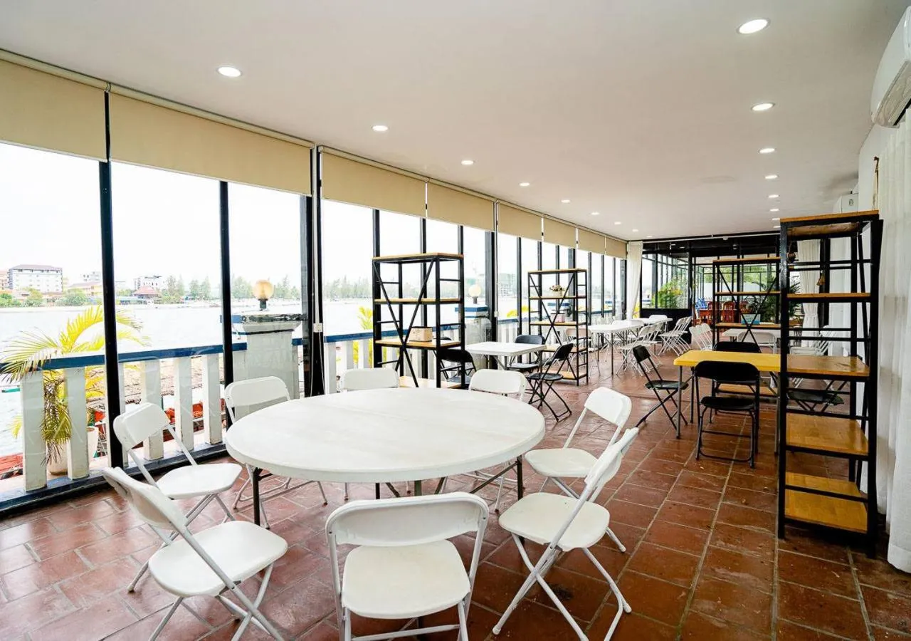 Restaurant/places to eat in Kampot View Boutique