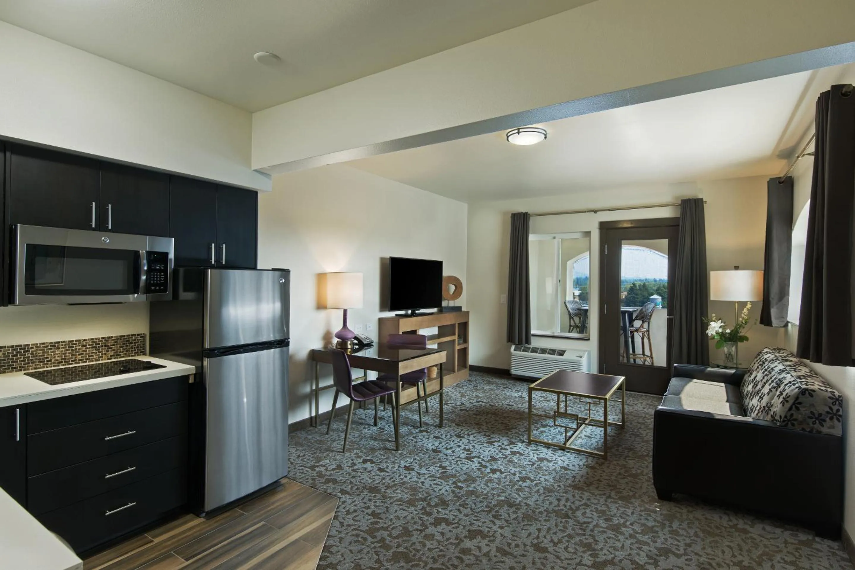 TV and multimedia in Oxford Suites Sonoma - Rohnert Park
