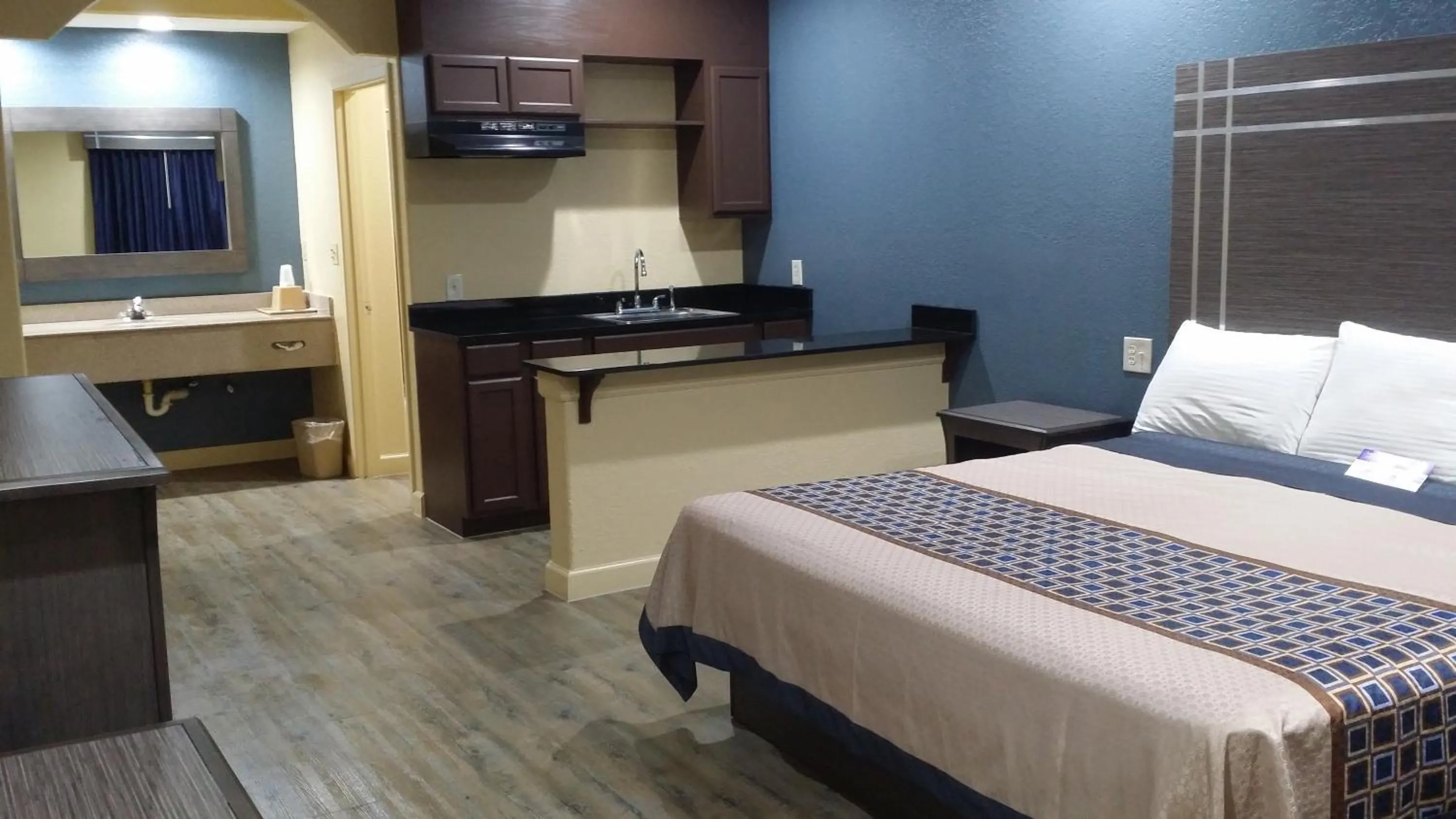 Photo of the whole room, Bed in Americas Best Value Inn & Suites Northeast Houston