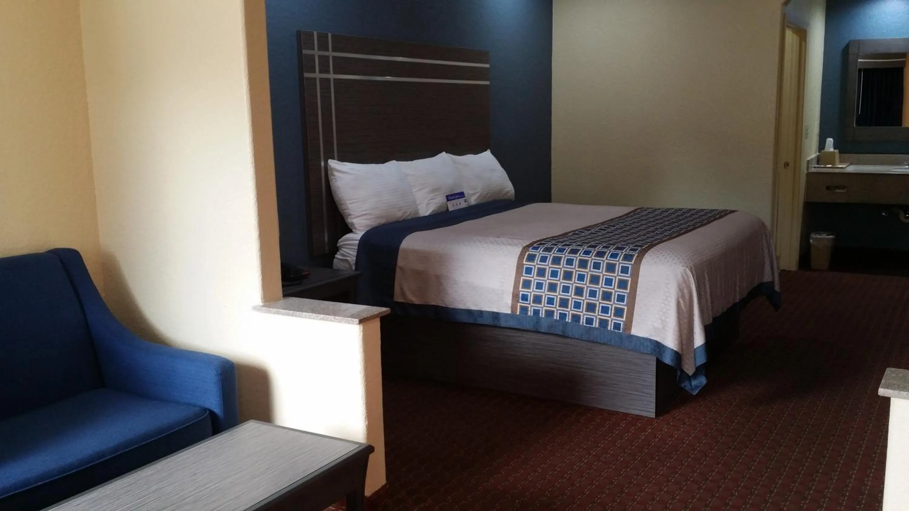 Photo of the whole room, Bed in Americas Best Value Inn & Suites Northeast Houston
