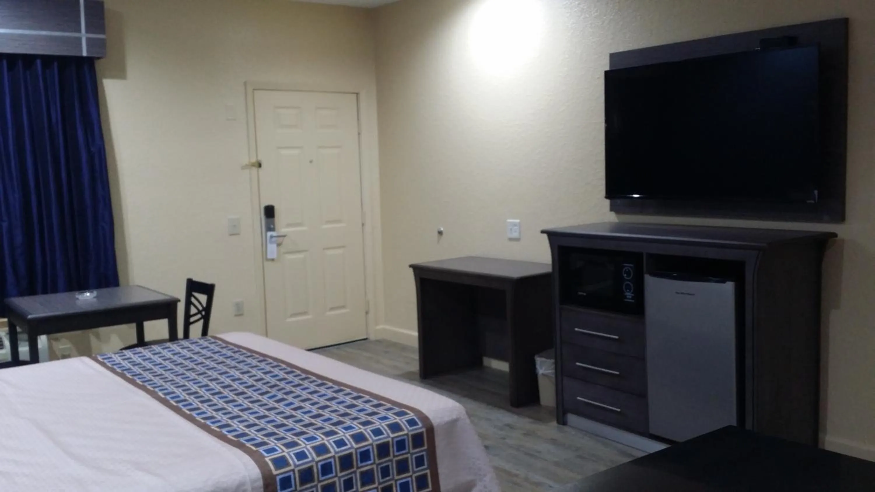 Photo of the whole room, Bed in Americas Best Value Inn & Suites Northeast Houston