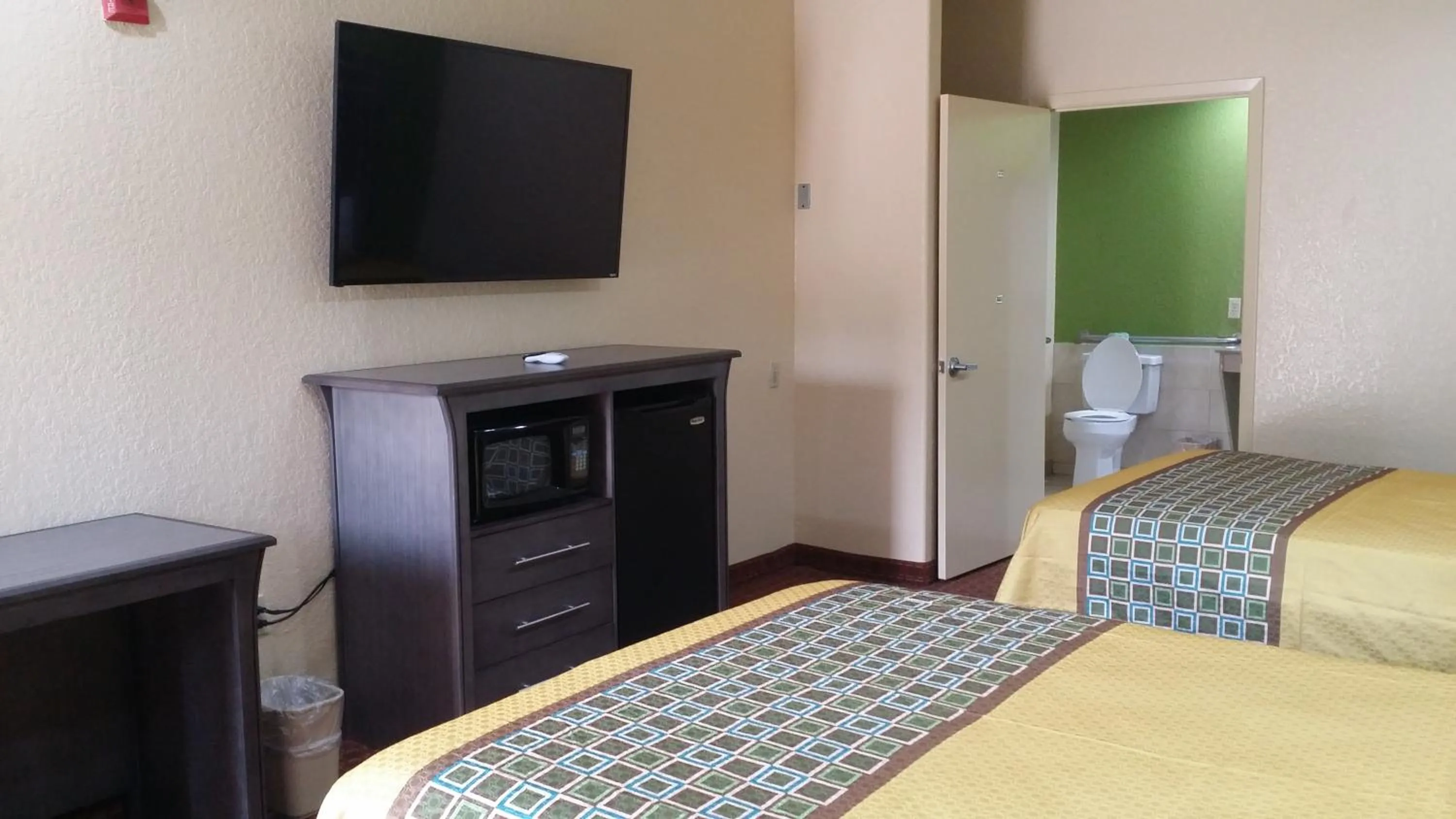 Photo of the whole room, Bed in Americas Best Value Inn & Suites Northeast Houston