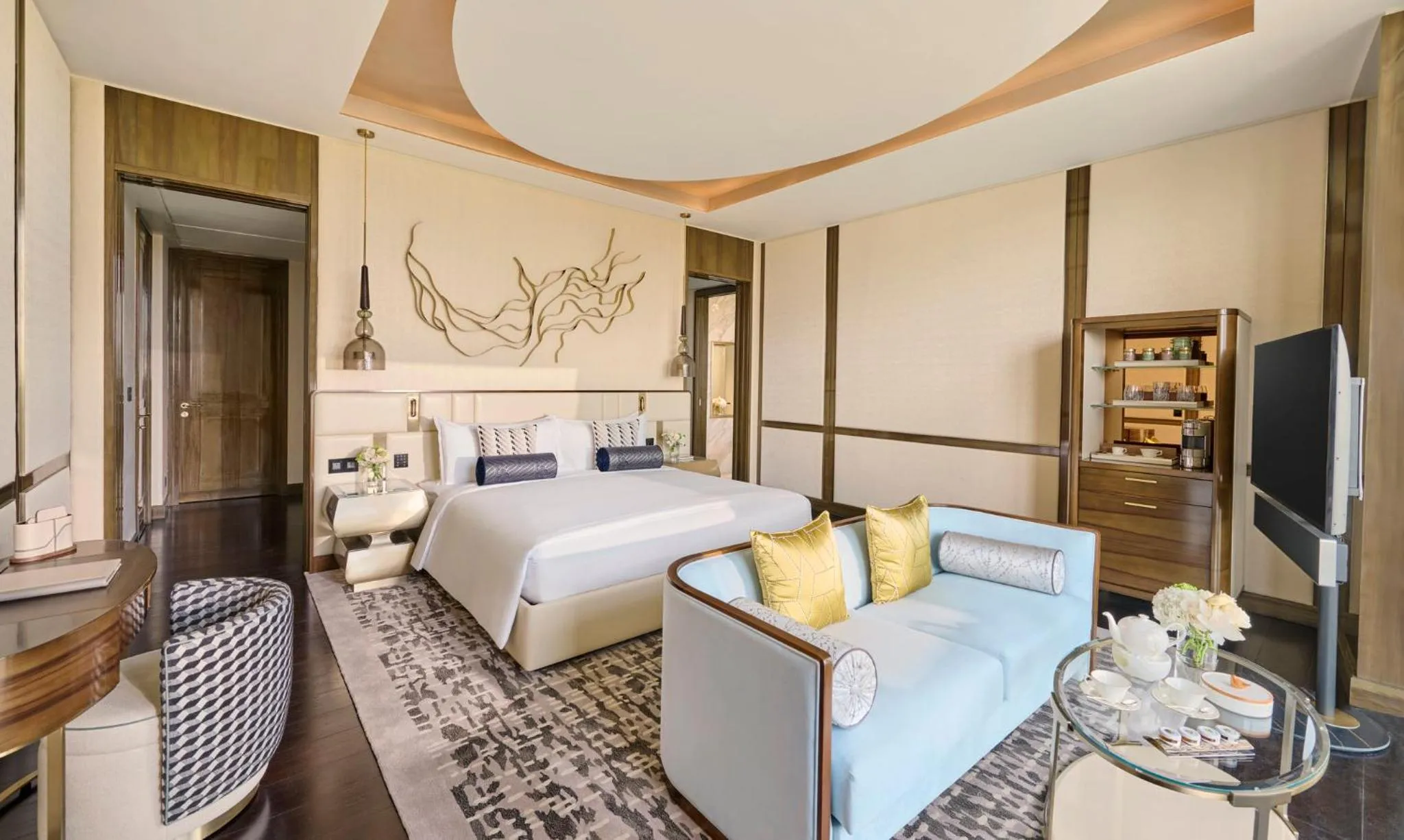 Photo of the whole room, Bed in Mandarin Oriental Al Faisaliah, Riyadh