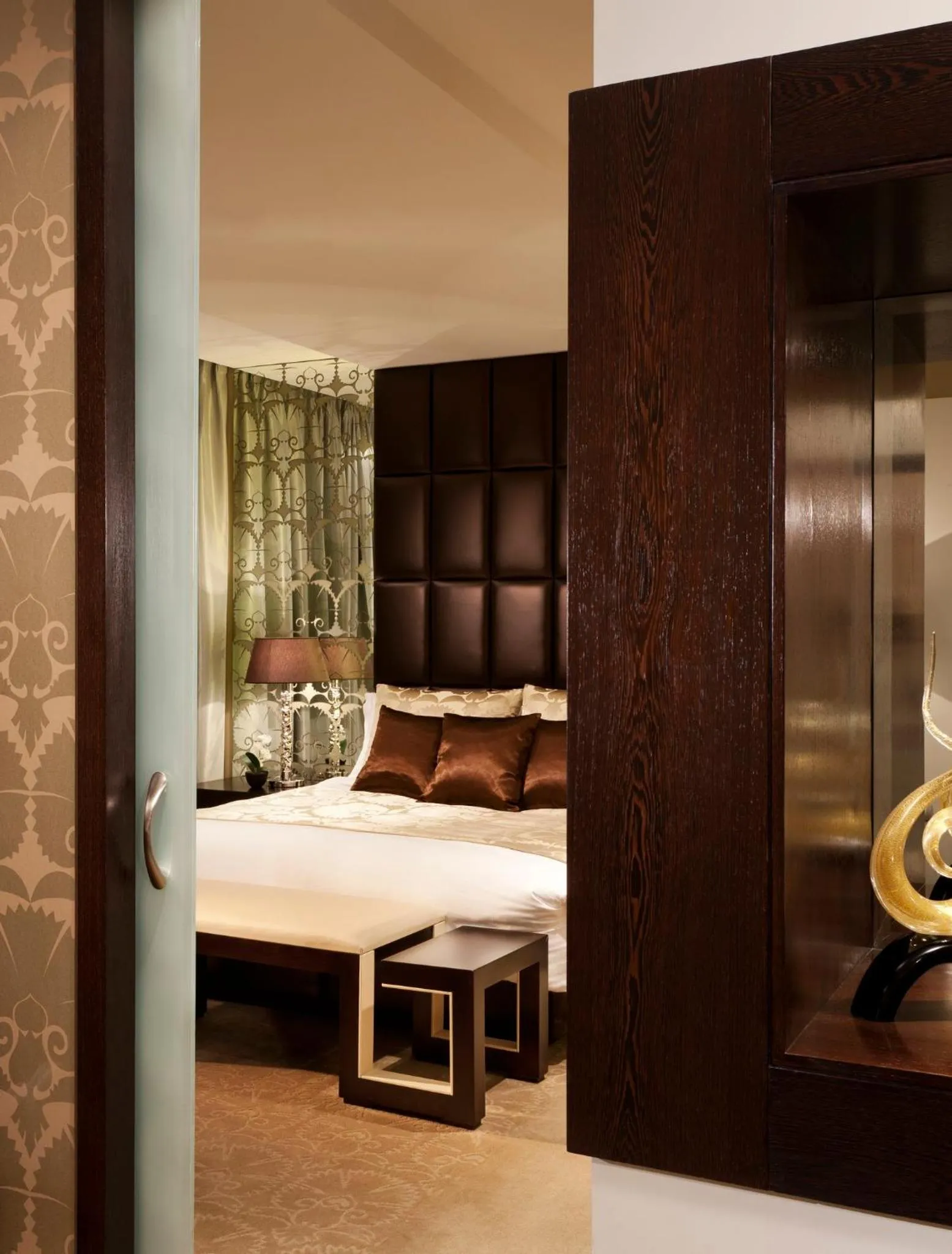 Photo of the whole room, Bed in Mandarin Oriental Al Faisaliah, Riyadh