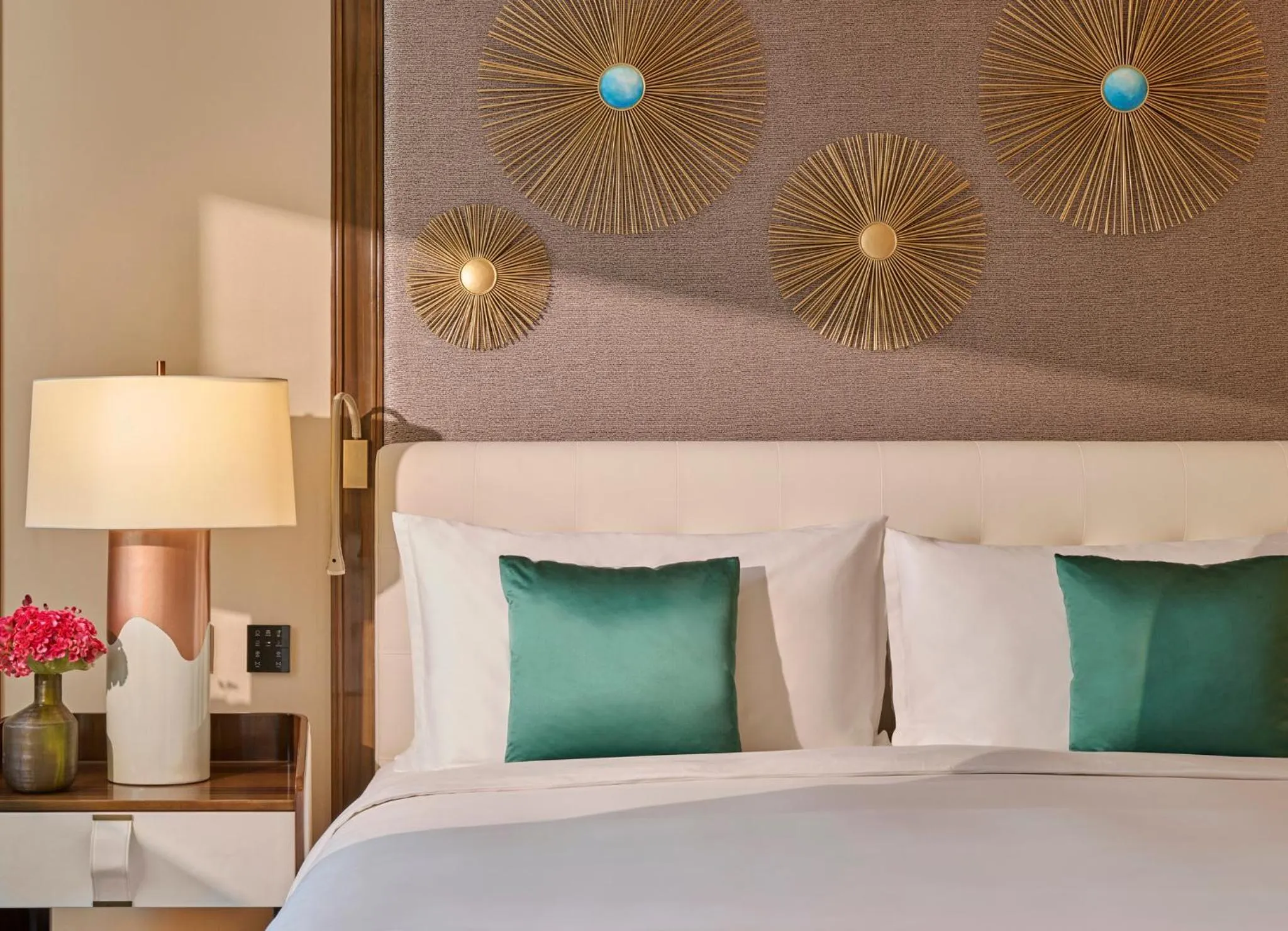 Photo of the whole room, Bed in Mandarin Oriental Al Faisaliah, Riyadh