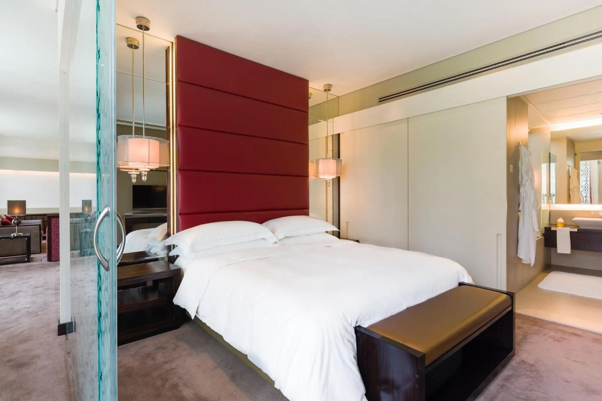 Photo of the whole room, Bed in Mandarin Oriental Al Faisaliah, Riyadh