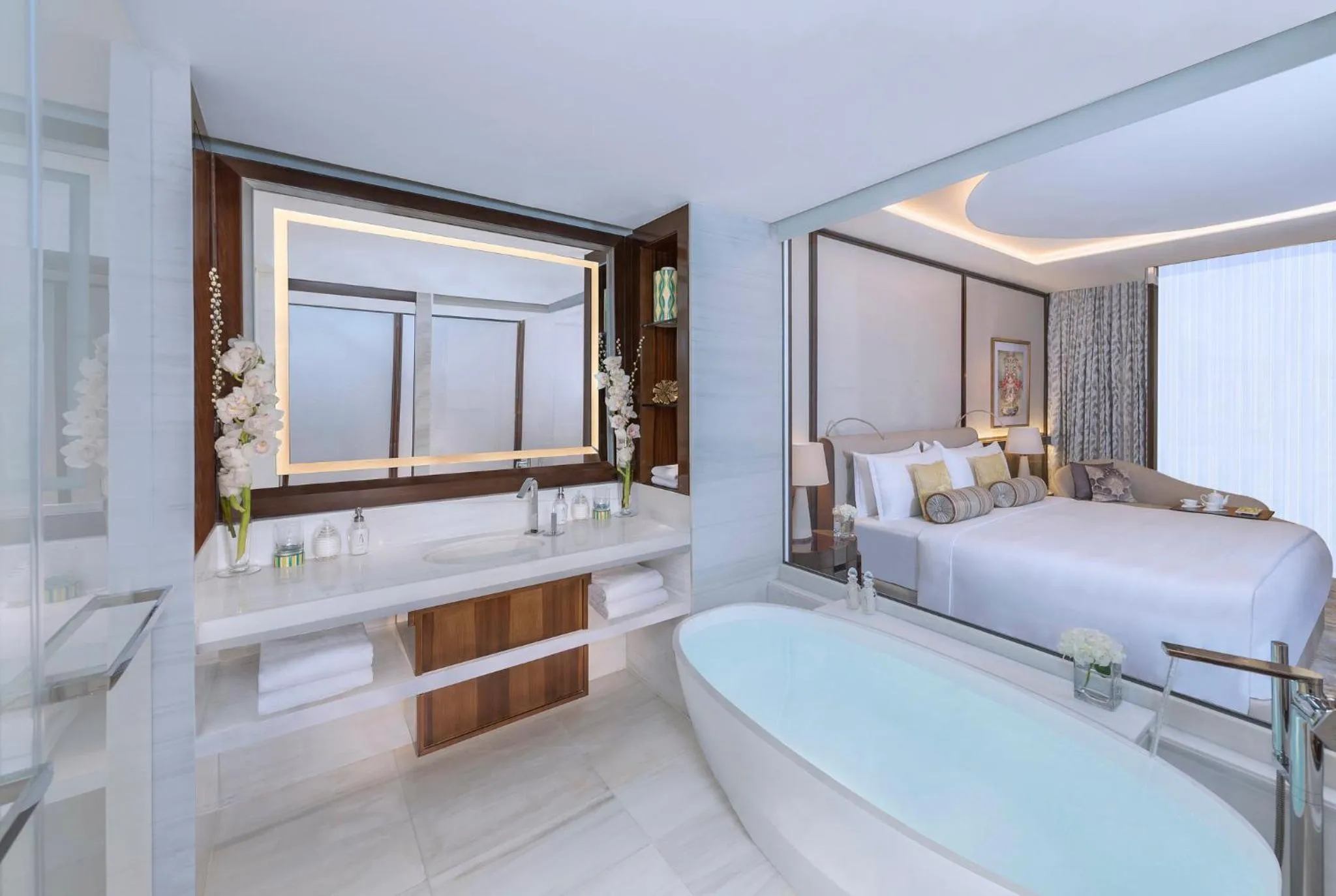 Bedroom, Bed in Mandarin Oriental Al Faisaliah, Riyadh