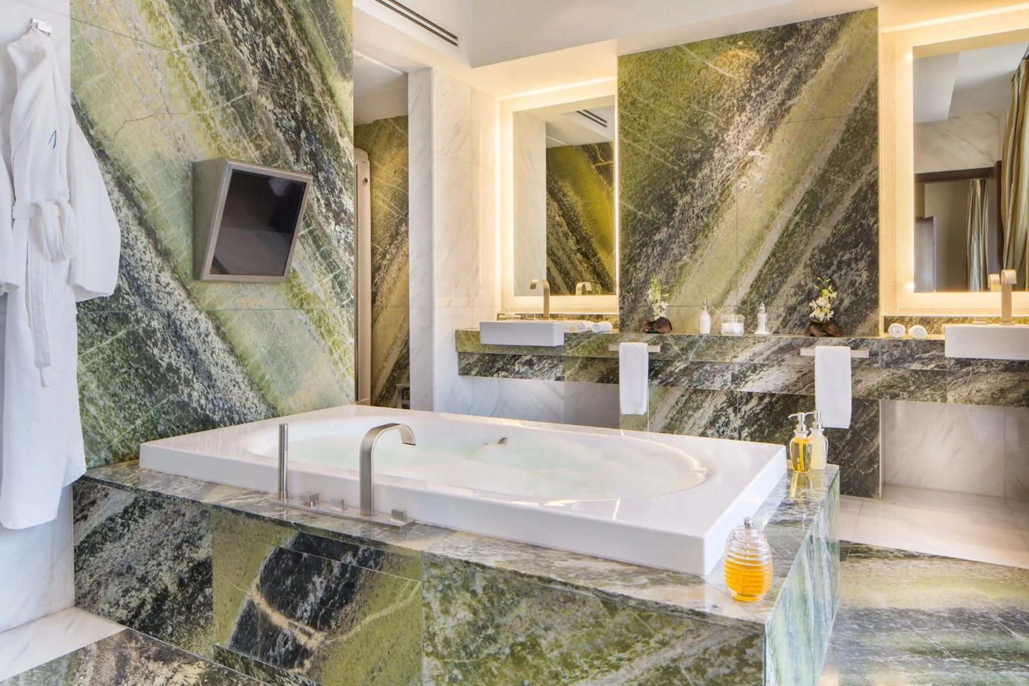 Bathroom in Mandarin Oriental Al Faisaliah, Riyadh