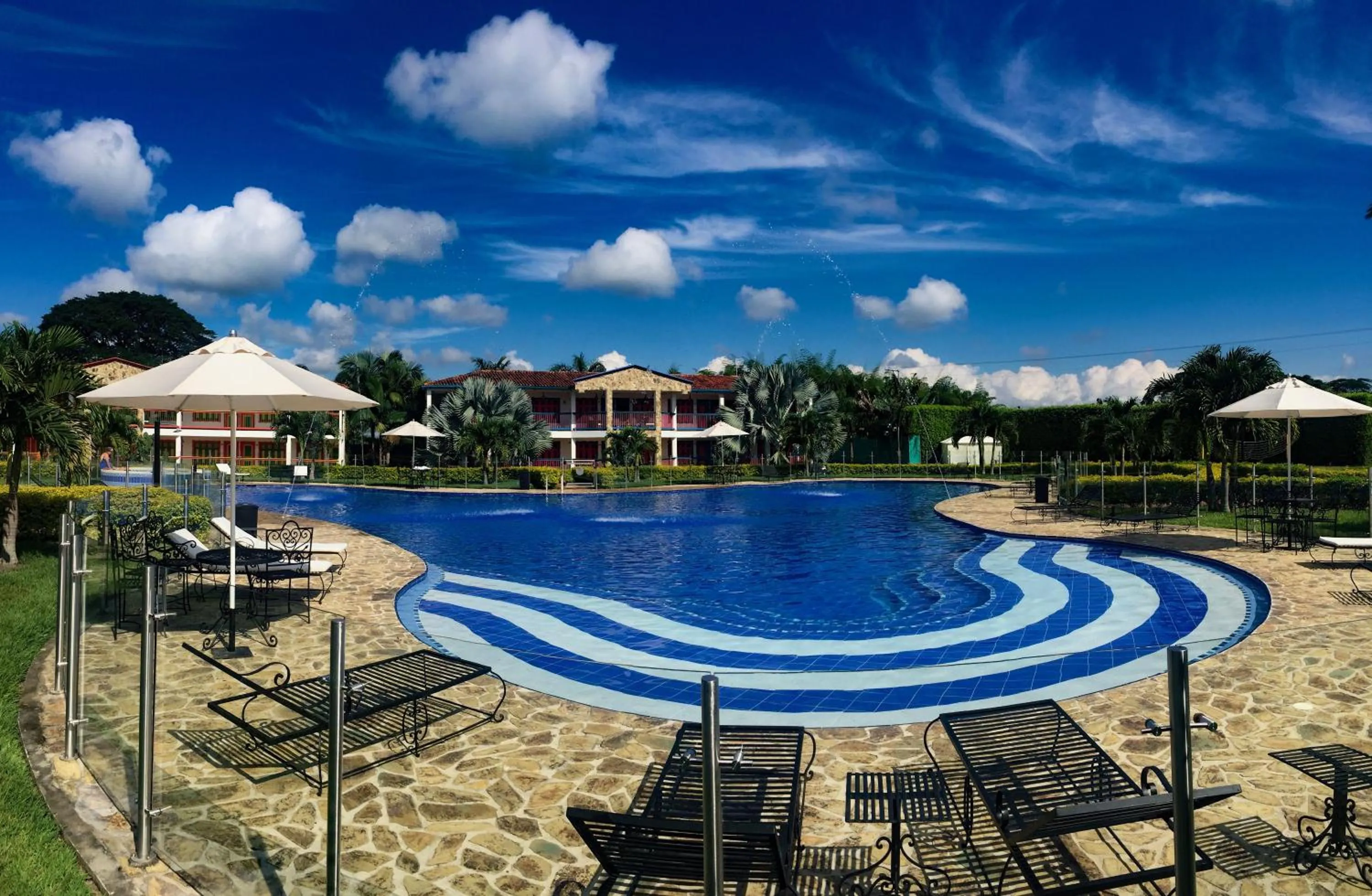 Swimming pool in Hotel Campestre Cafe Cafe