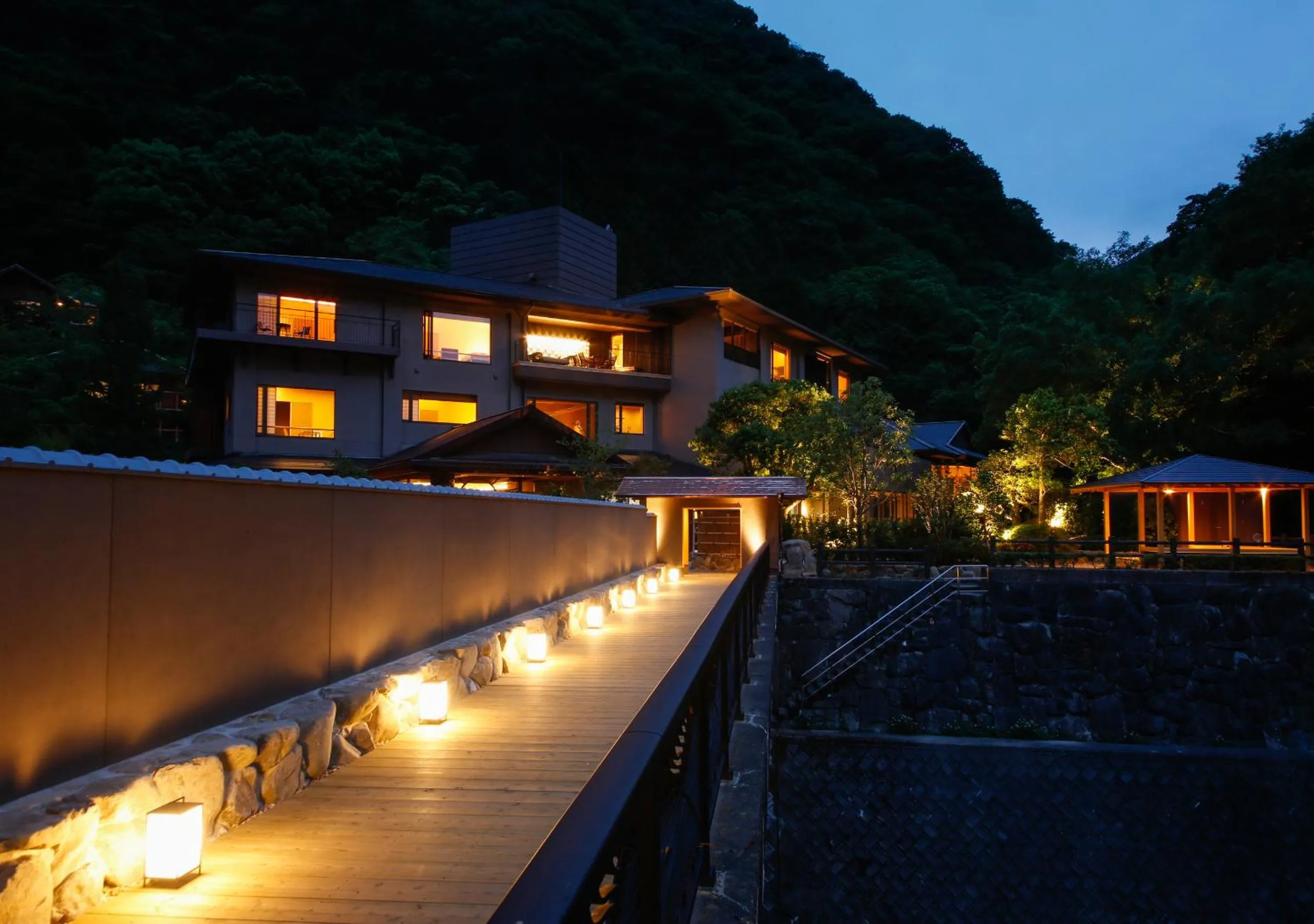 Facade/entrance in Asan Kotonami