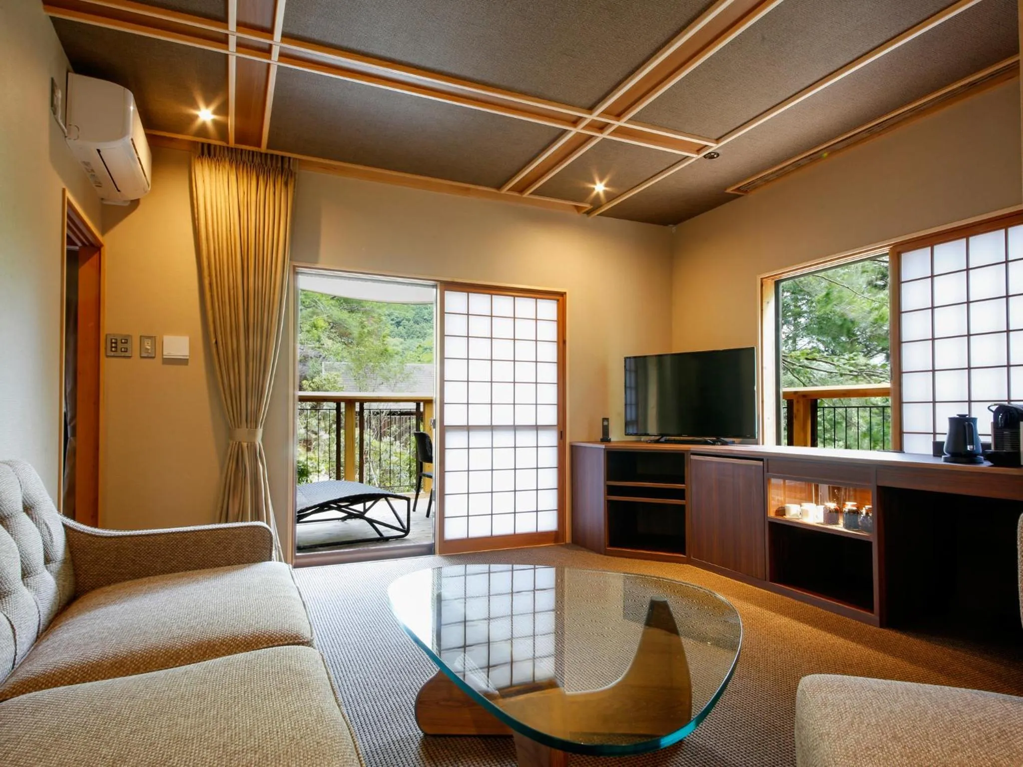 Photo of the whole room in Asan Kotonami