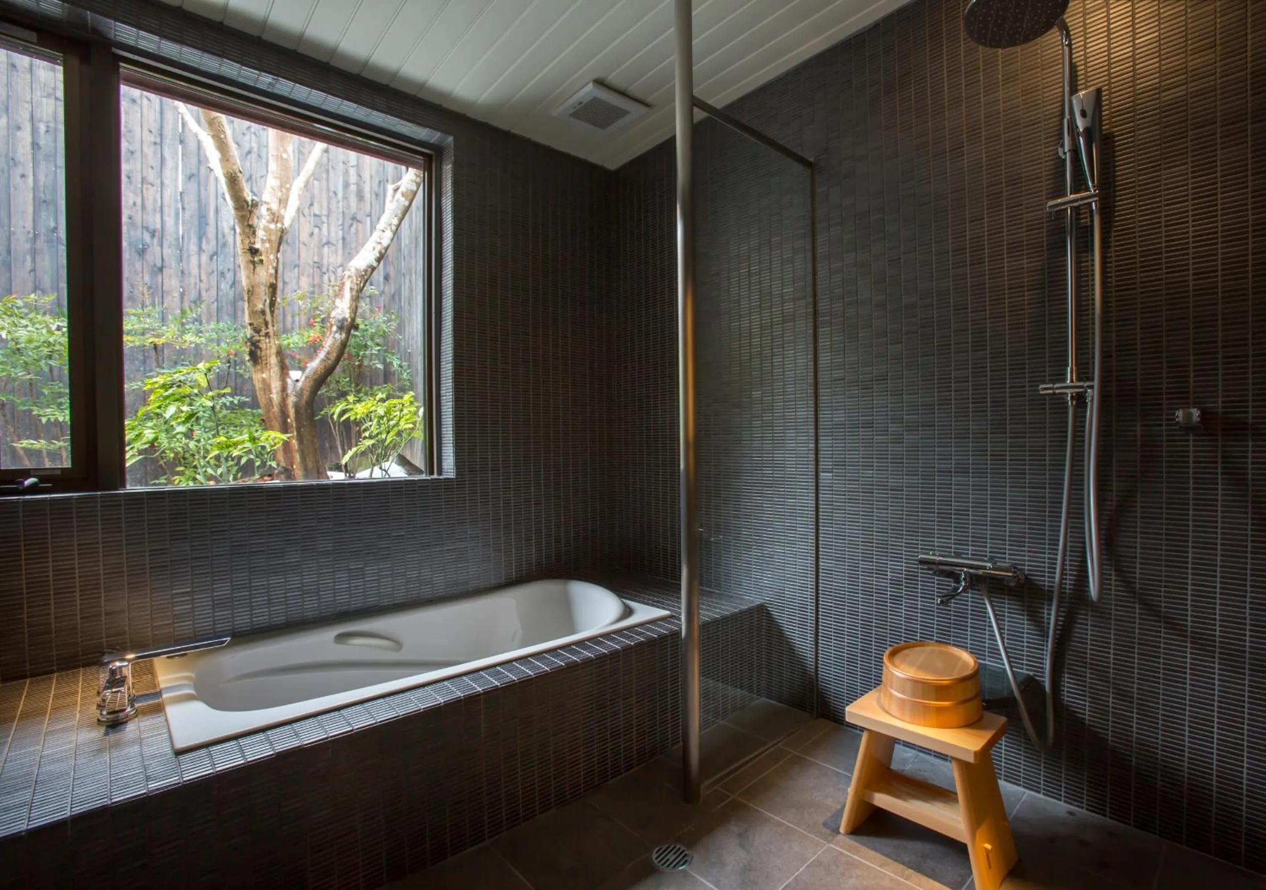 Shower in Asan Kotonami