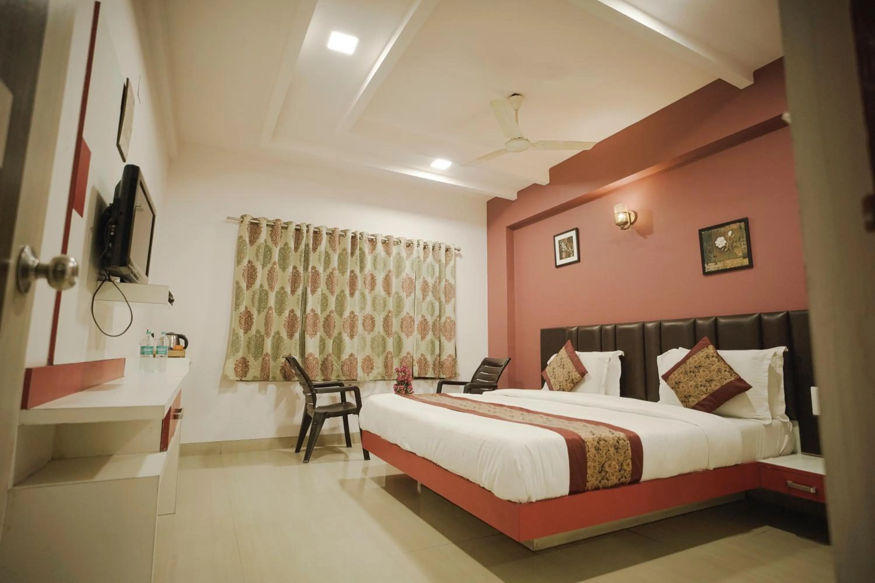 Bed in Hotel Ashapura Palace