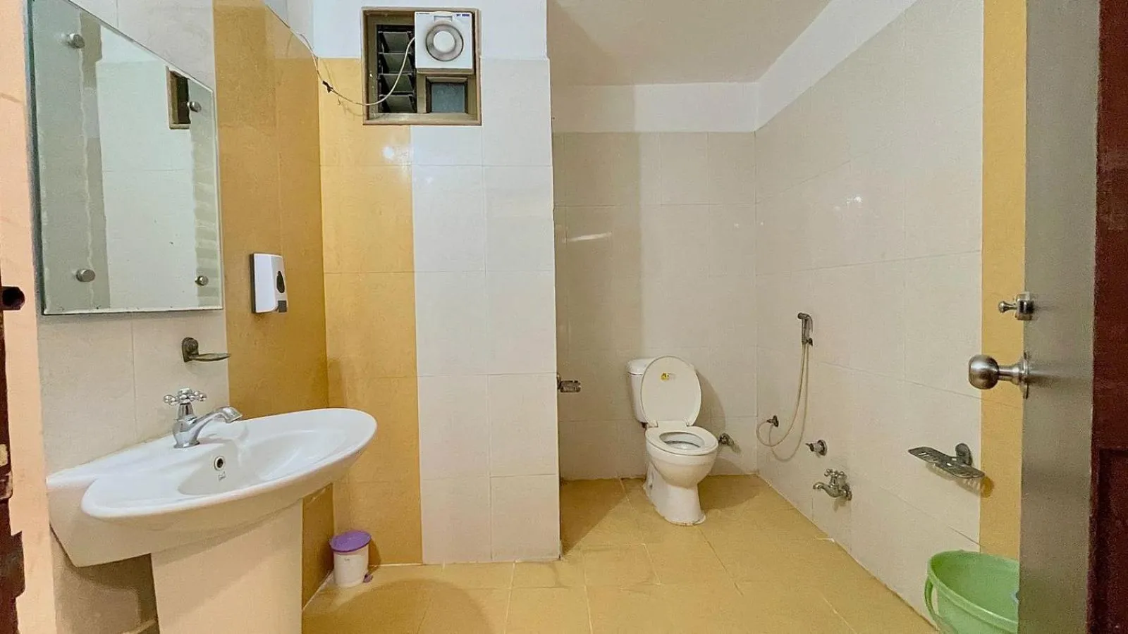 Toilet in Hotel Ashapura Palace