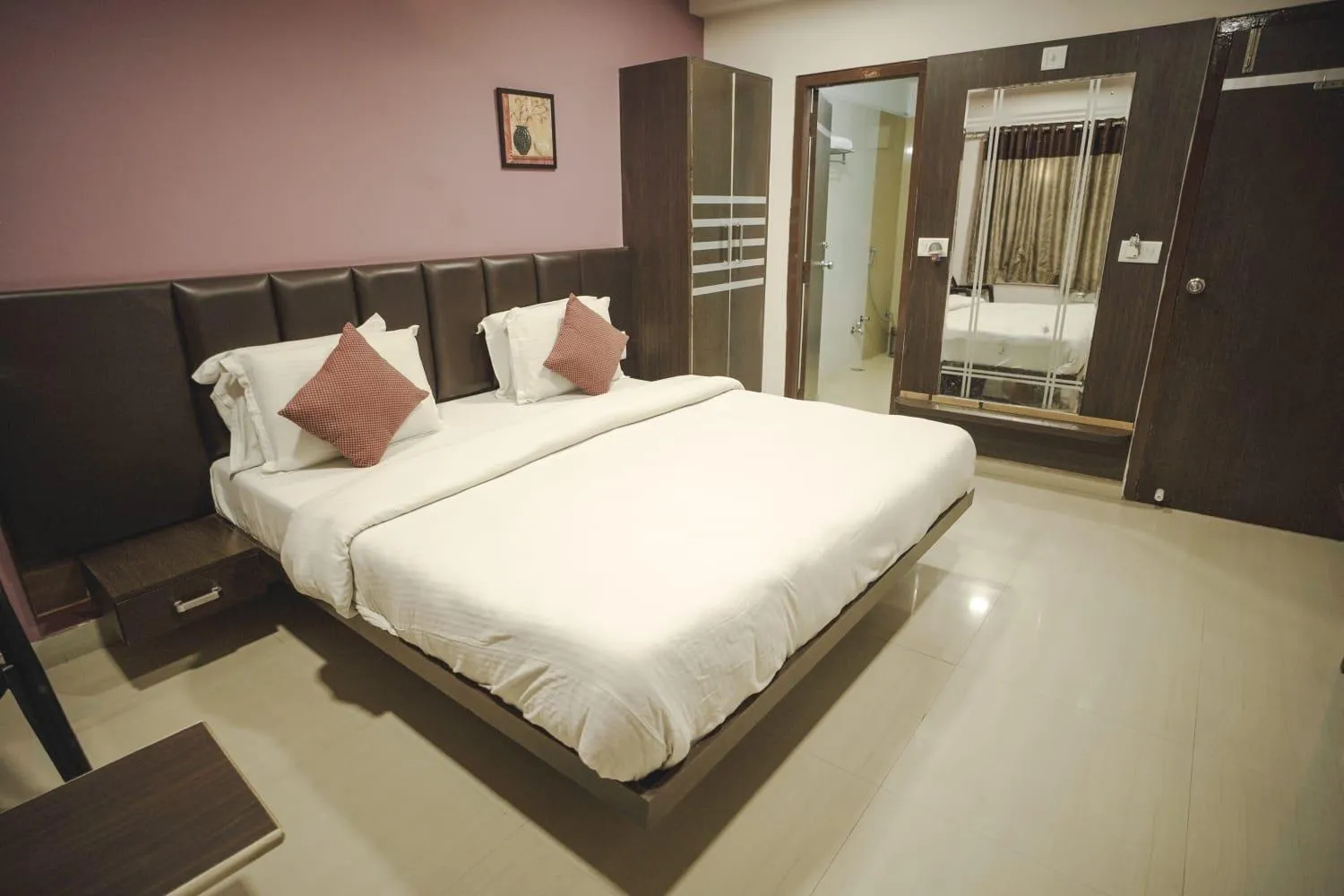 Bed in Hotel Ashapura Palace