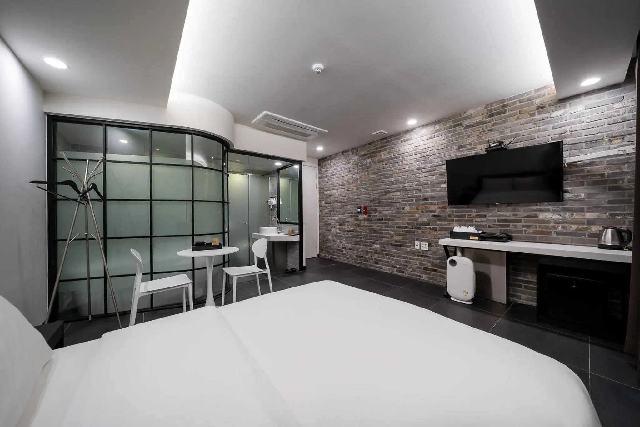 Deluxe Double Room in Boutique Hotel XYM Pyeongtaek Deluxe Double Room in Boutique Hotel XYM Pyeongtaek