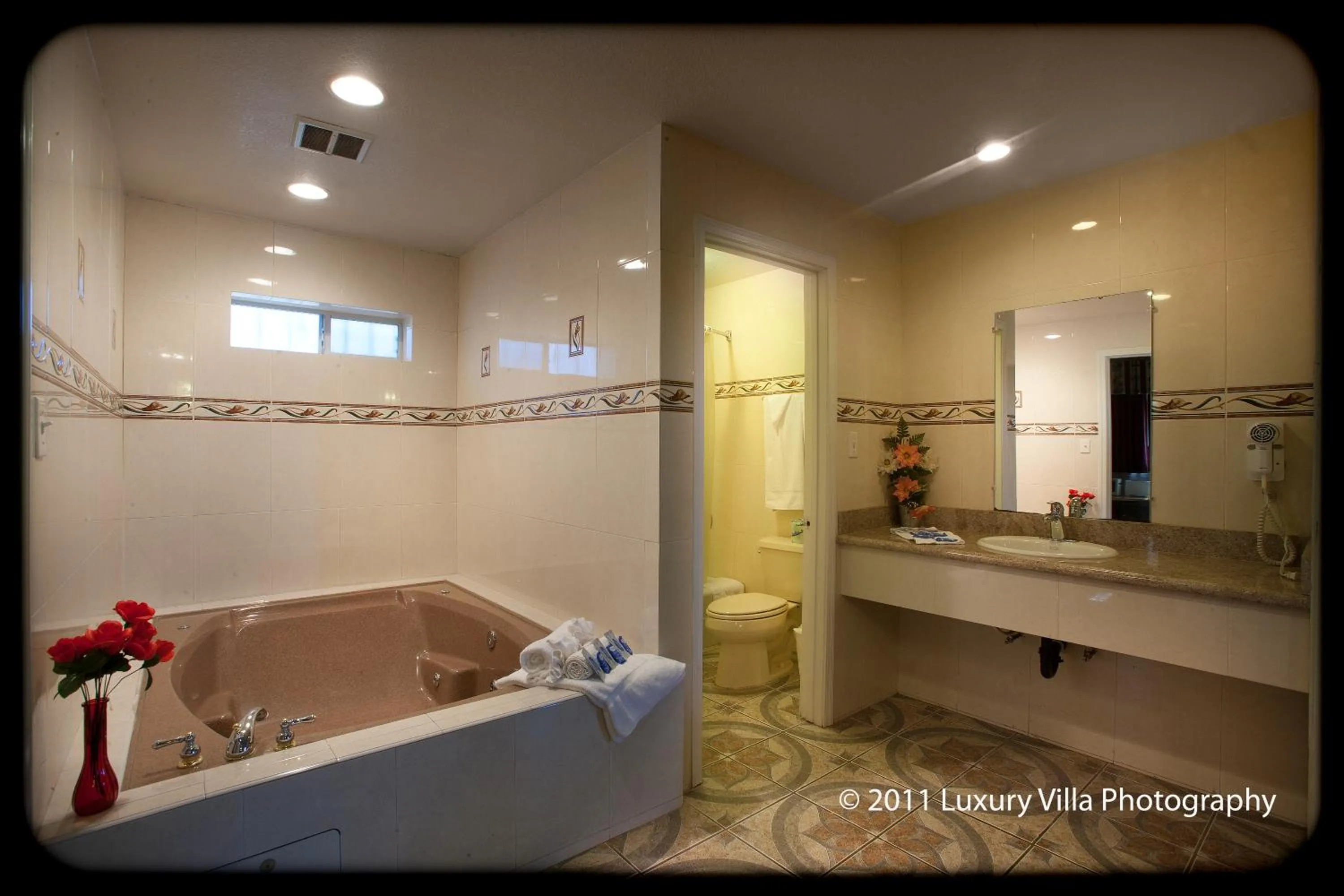 Shower in The Palace Inn