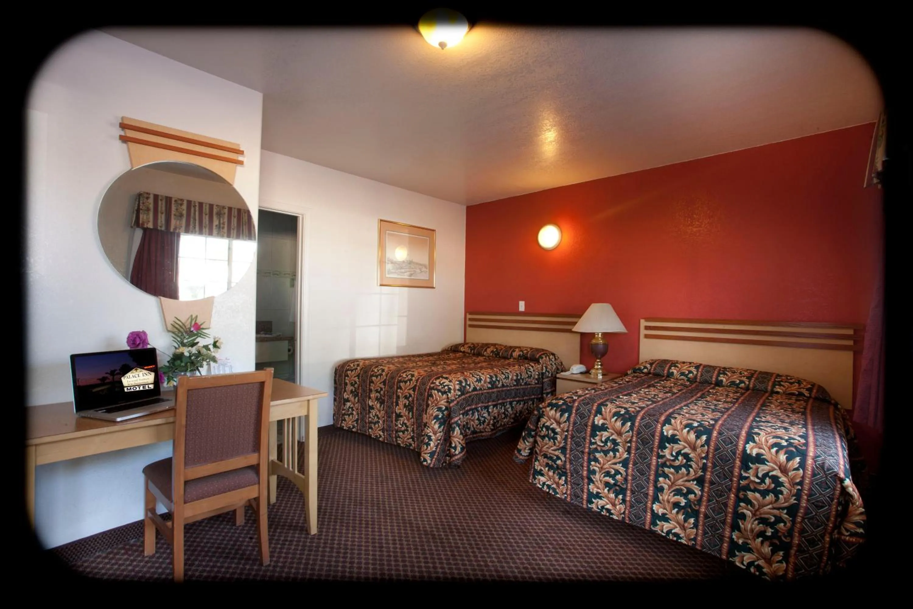 Bedroom, Bed in The Palace Inn