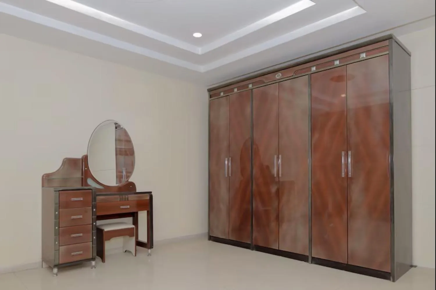 wardrobe in VITS Select Bharuch