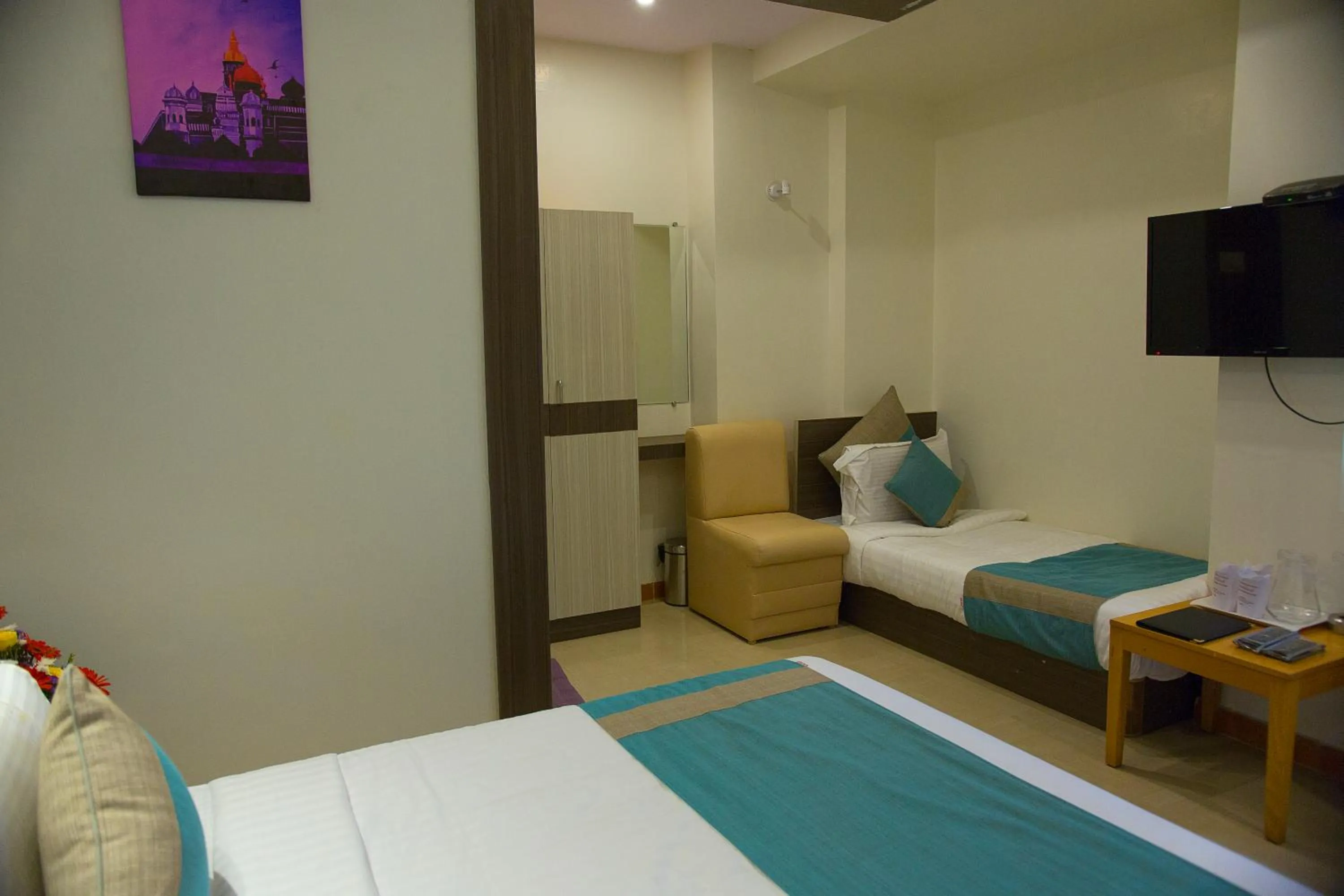 Communal lounge/ TV room, Bed in Aishwarya Le Royal