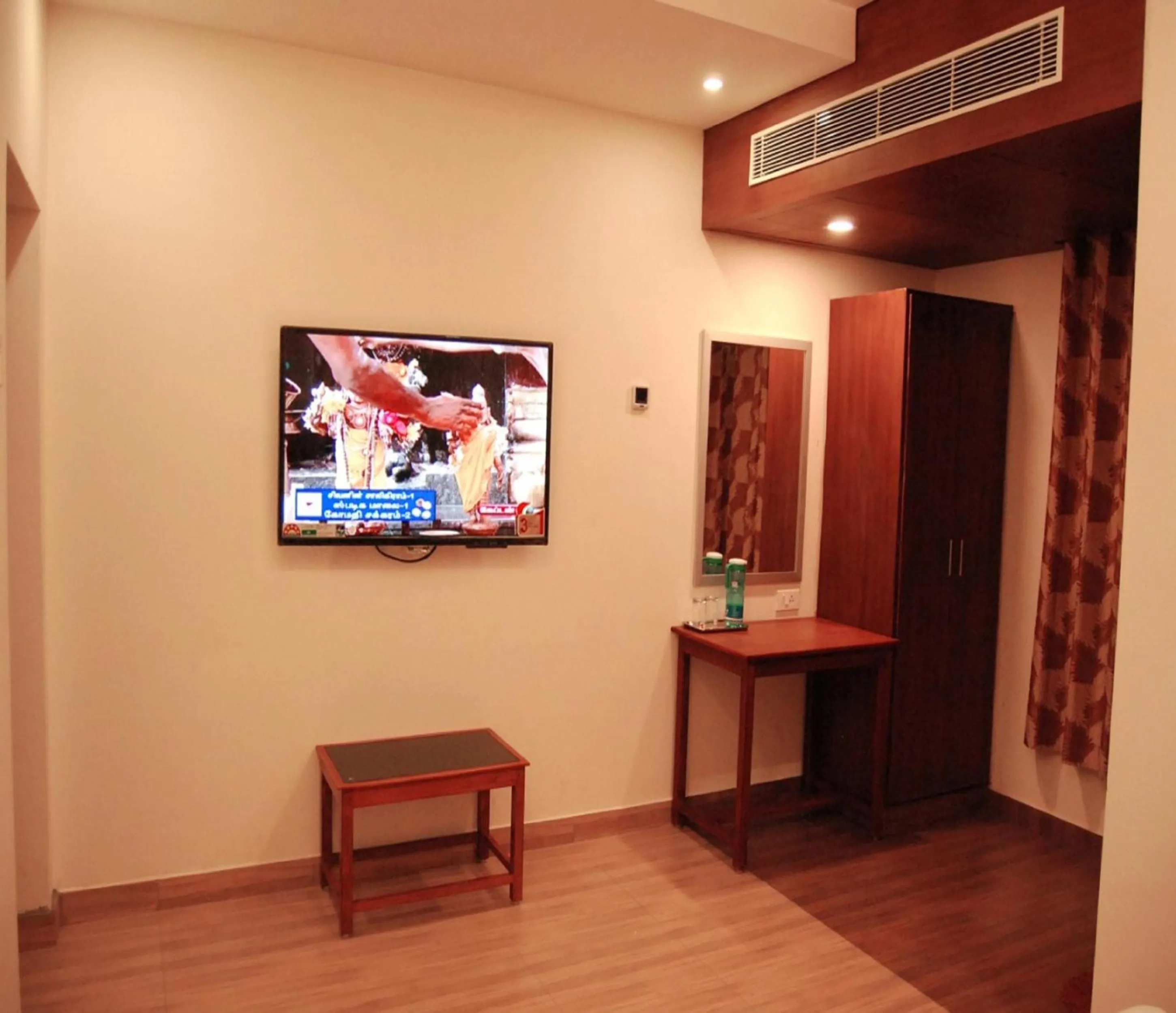 TV and multimedia in Shivalaya hotel