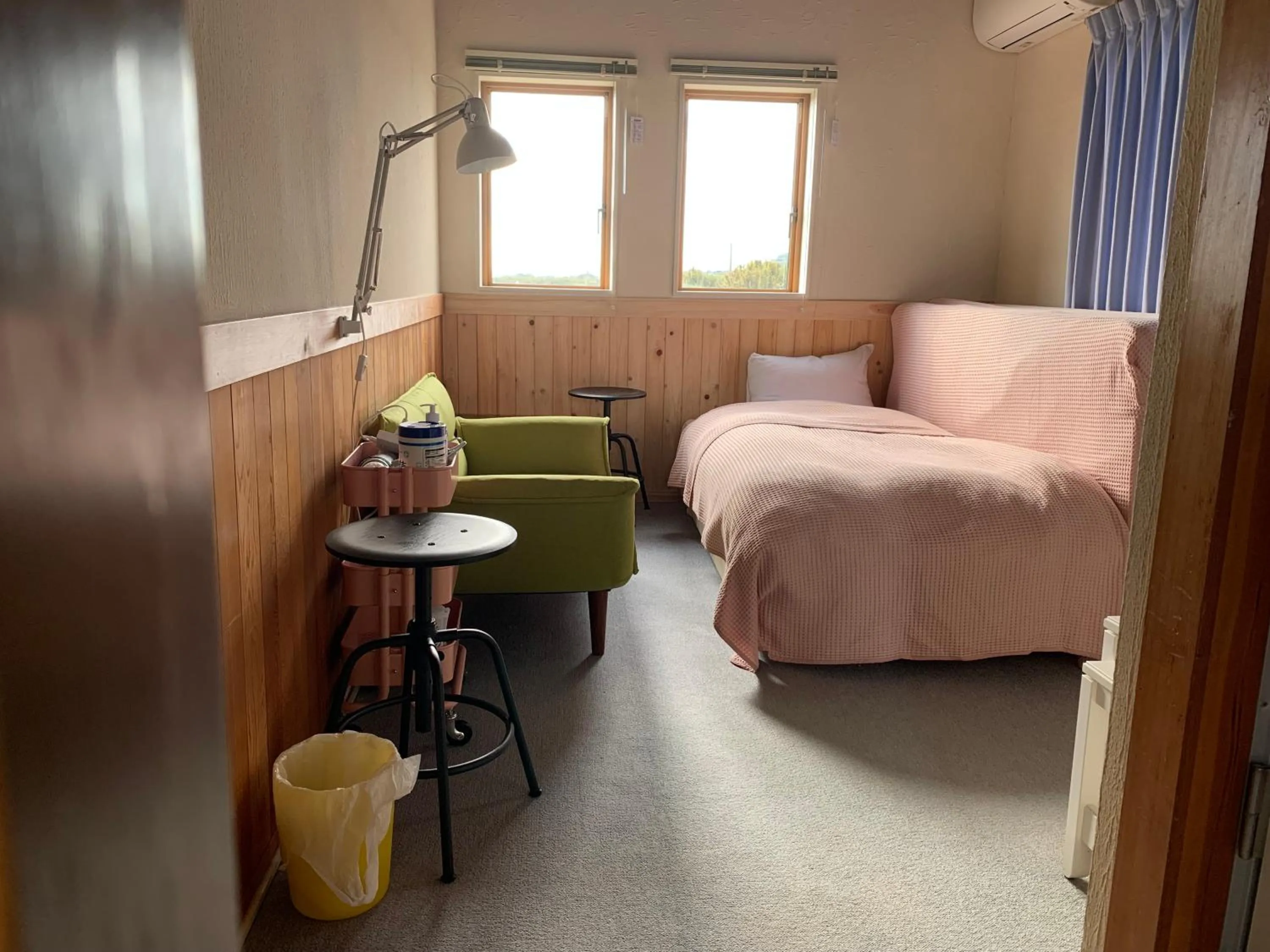 Toilet, Bed in South Bird Inn